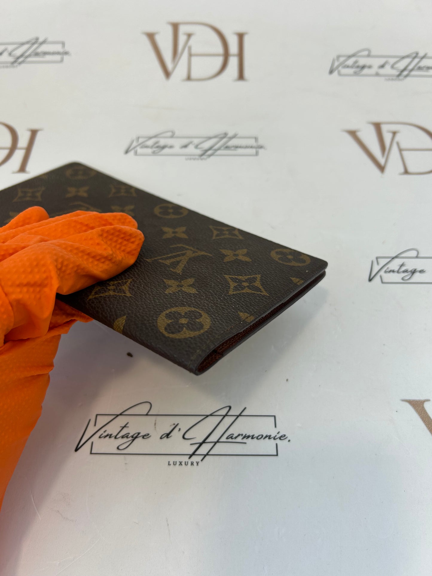 017344 - LV Wallet