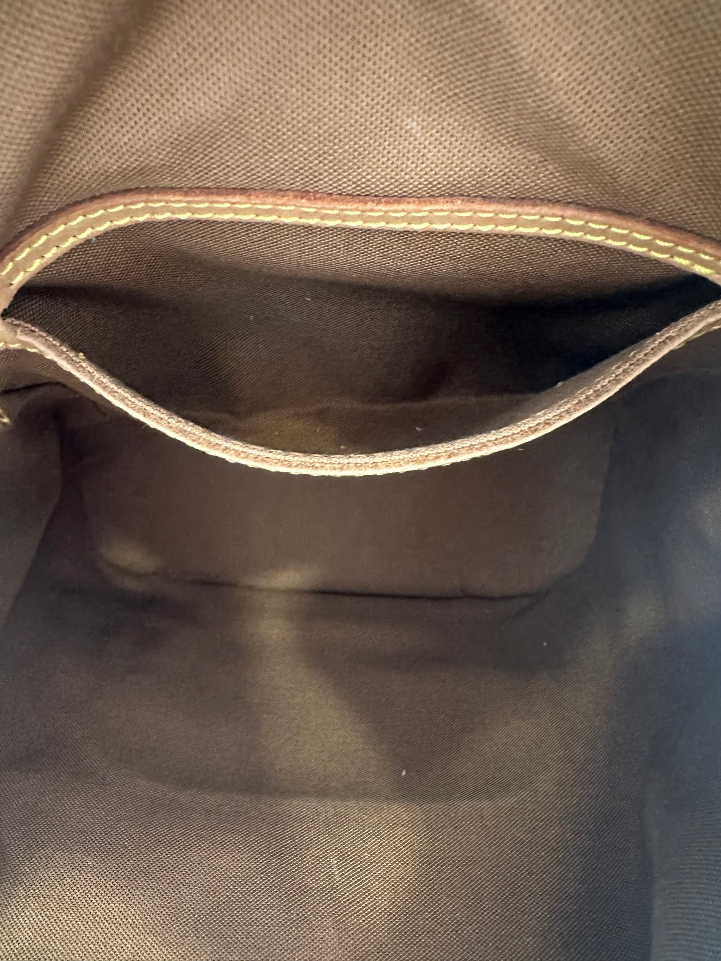 016867 - Louis Vuitton Montsouris MM