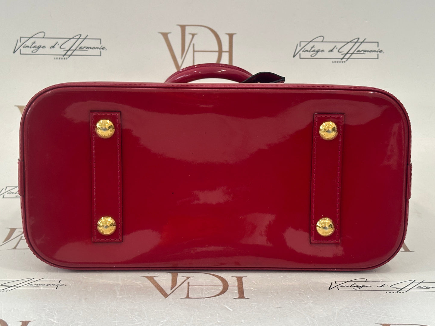 382863 - Louis Vuitton Alma Vernis Red