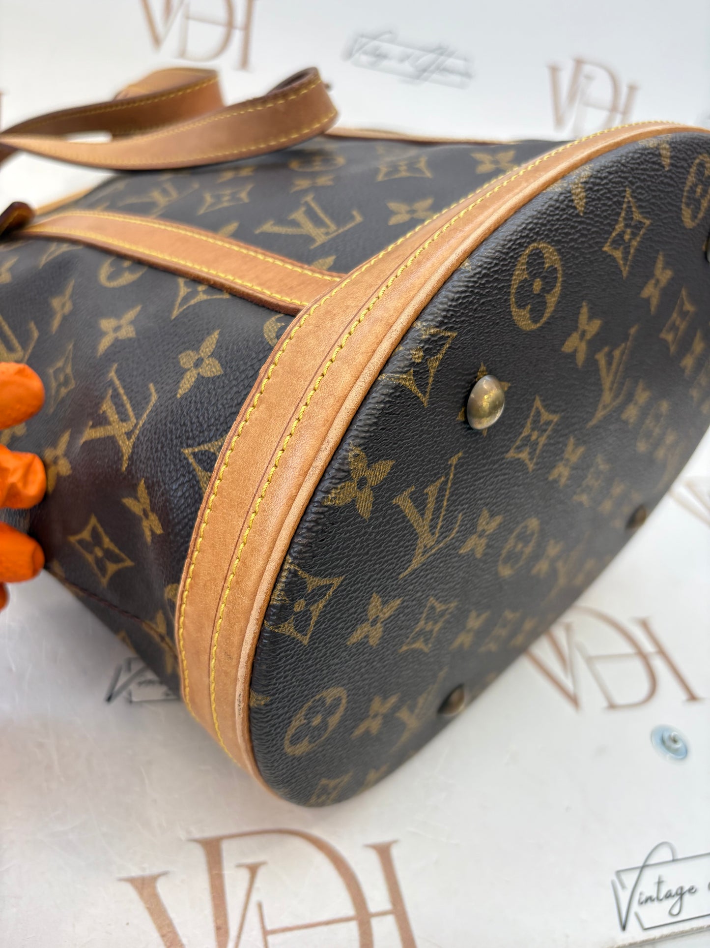 018885 - Louis Vuitton Bucket GM