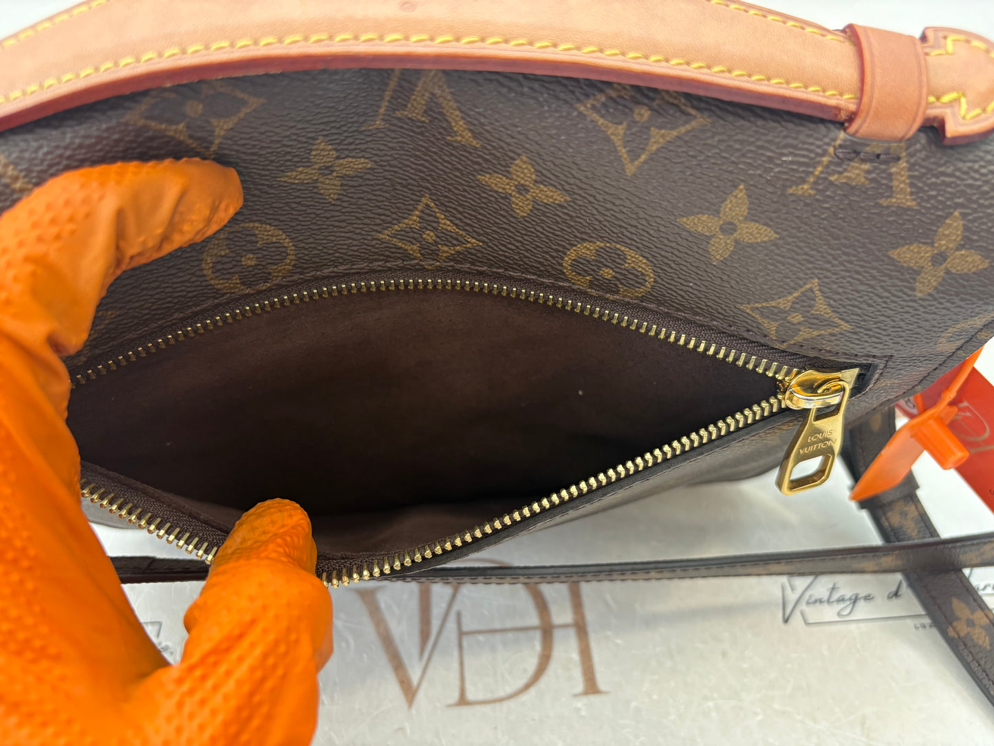 384105 - Louis Vuitton Metis