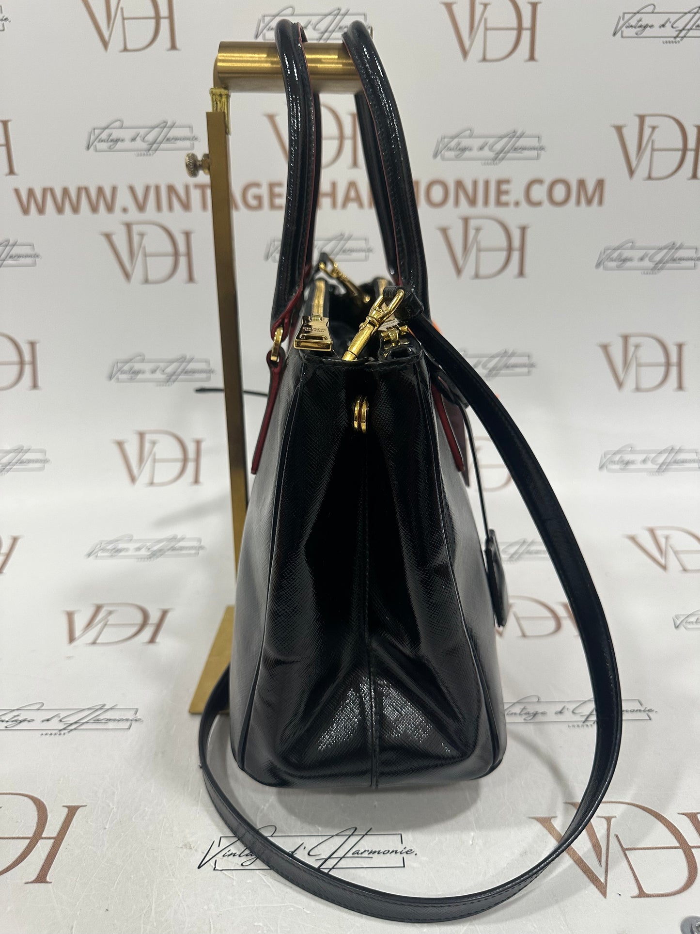 382946 - Prada Galleria Black