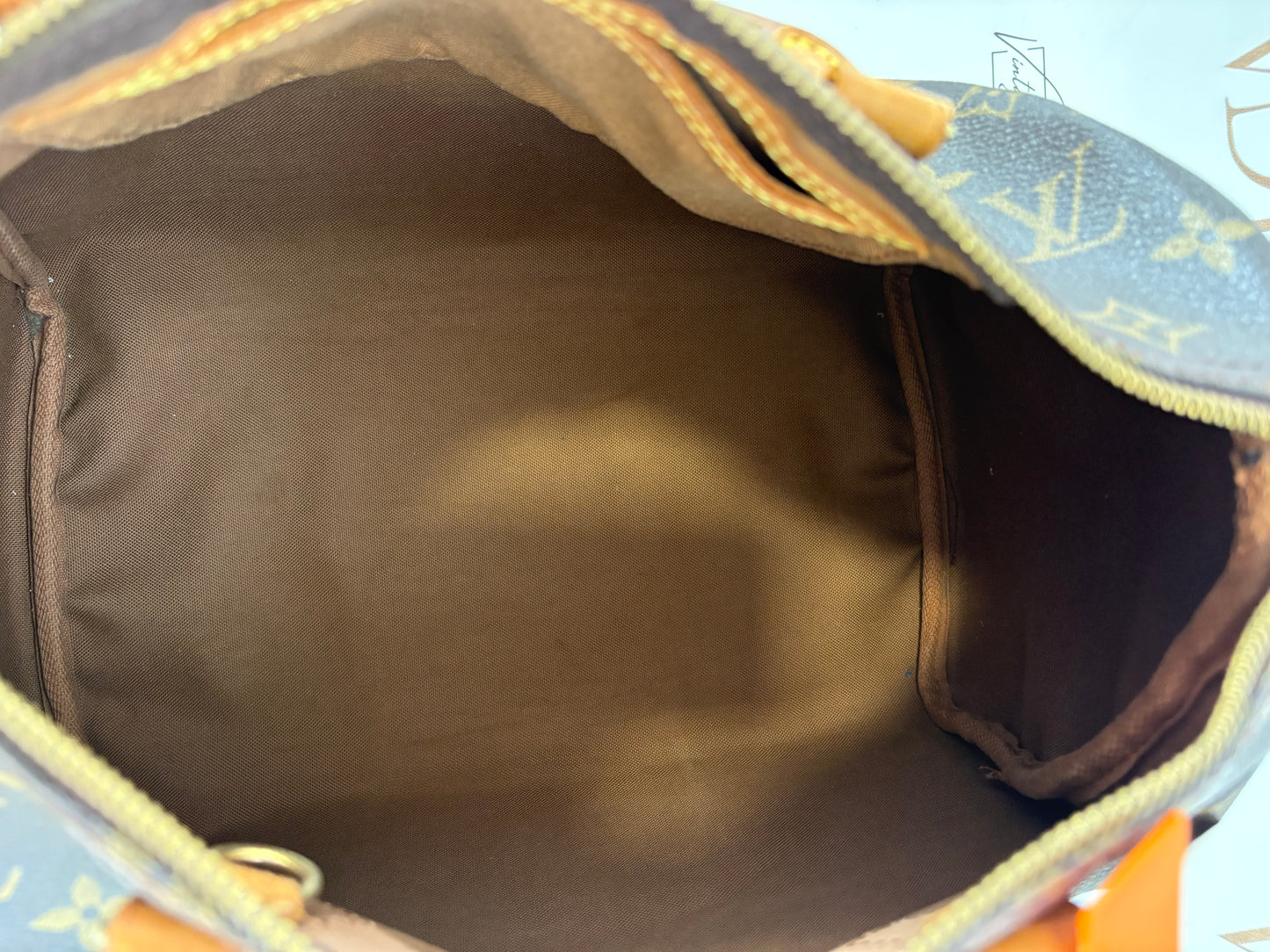 018737 - Louis Vuitton Speedy 30