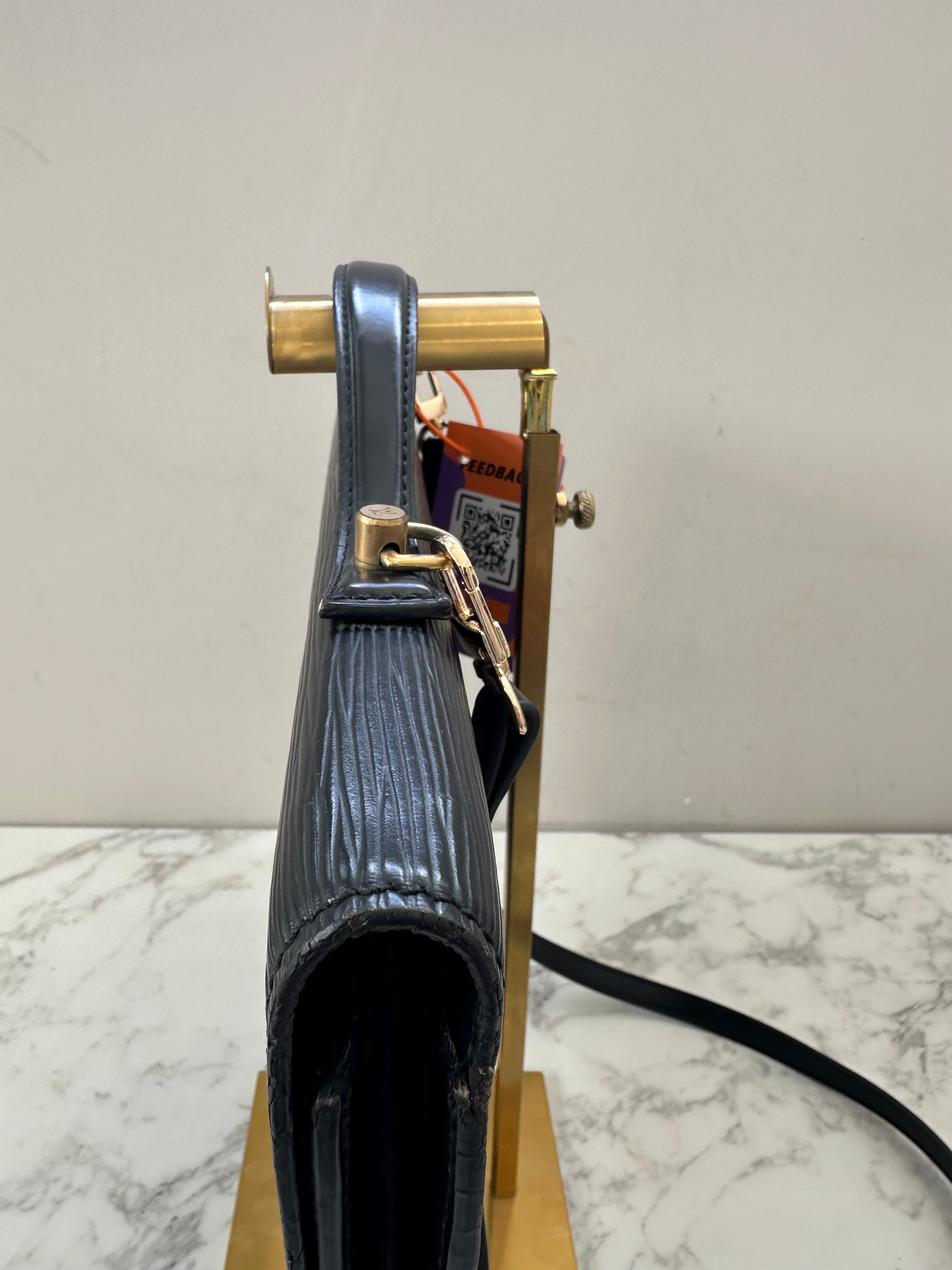 Louis Vuitton Epi Porte Documents Bandouliere