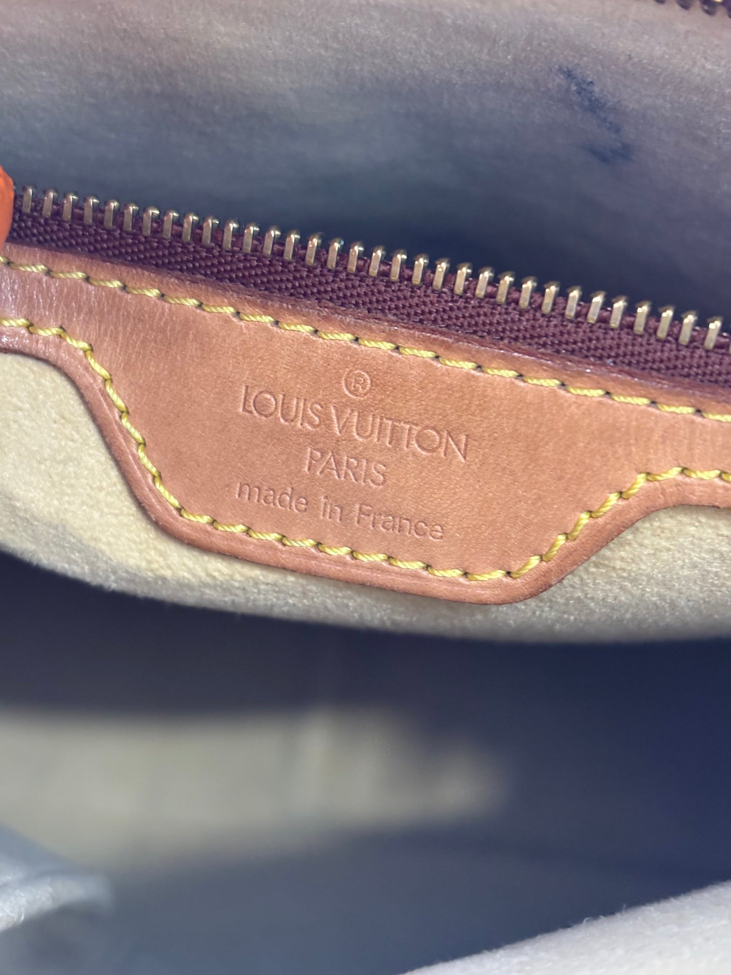 018942 - Louis Vuitton Looping GM