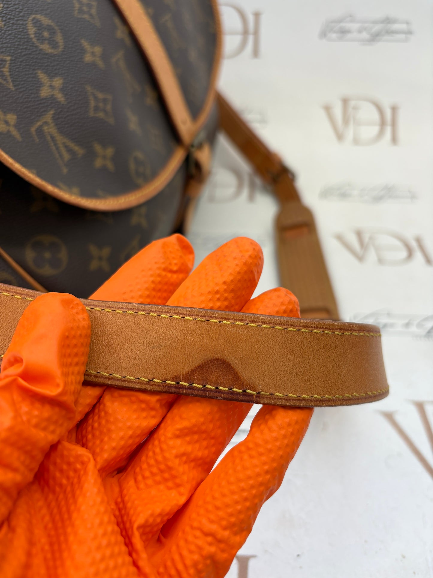 016964 - Louis Vuitton Saumur 35