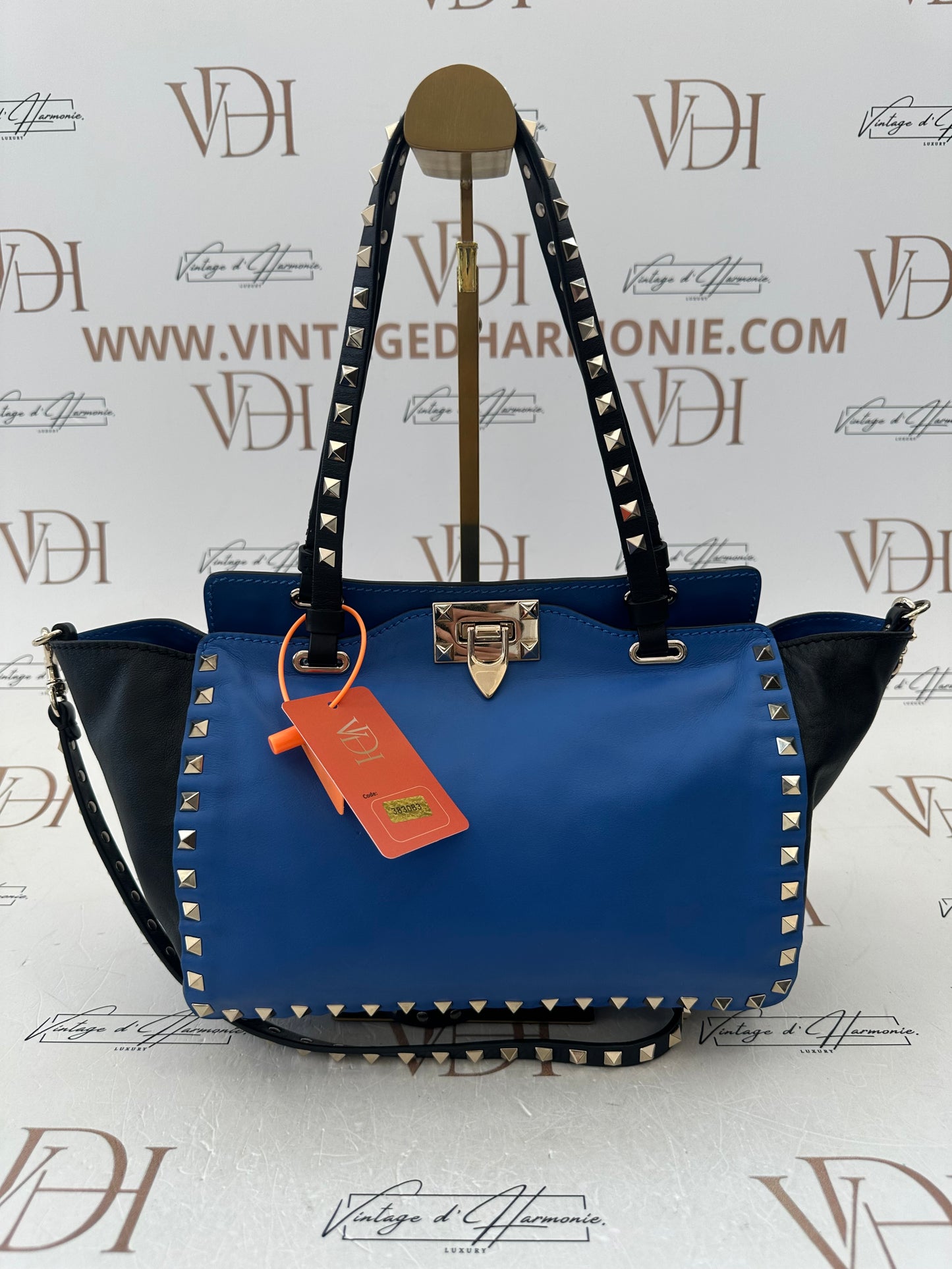 383083 - Valentino Rockstud