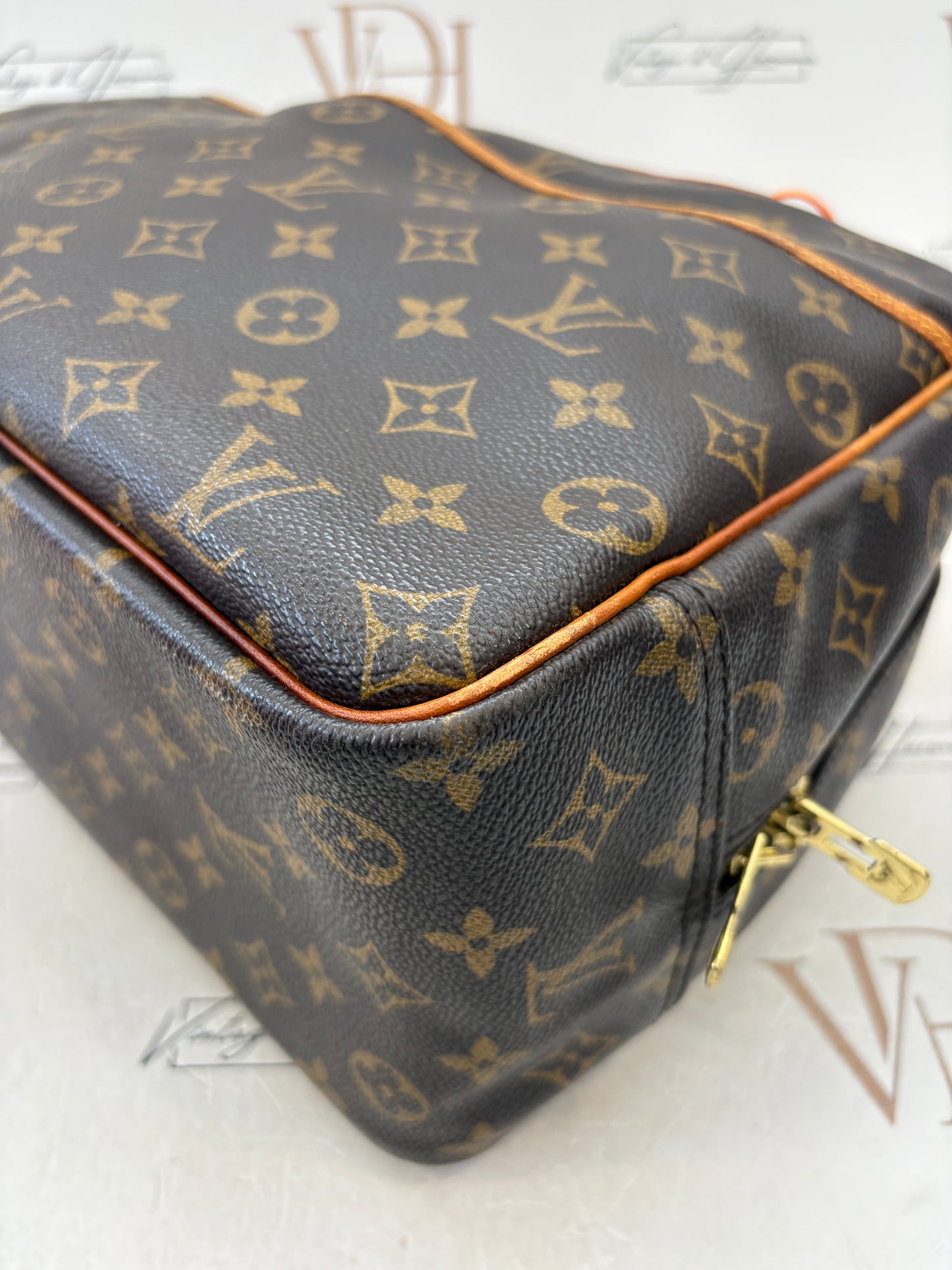 018941 - Louis Vuitton Deauville