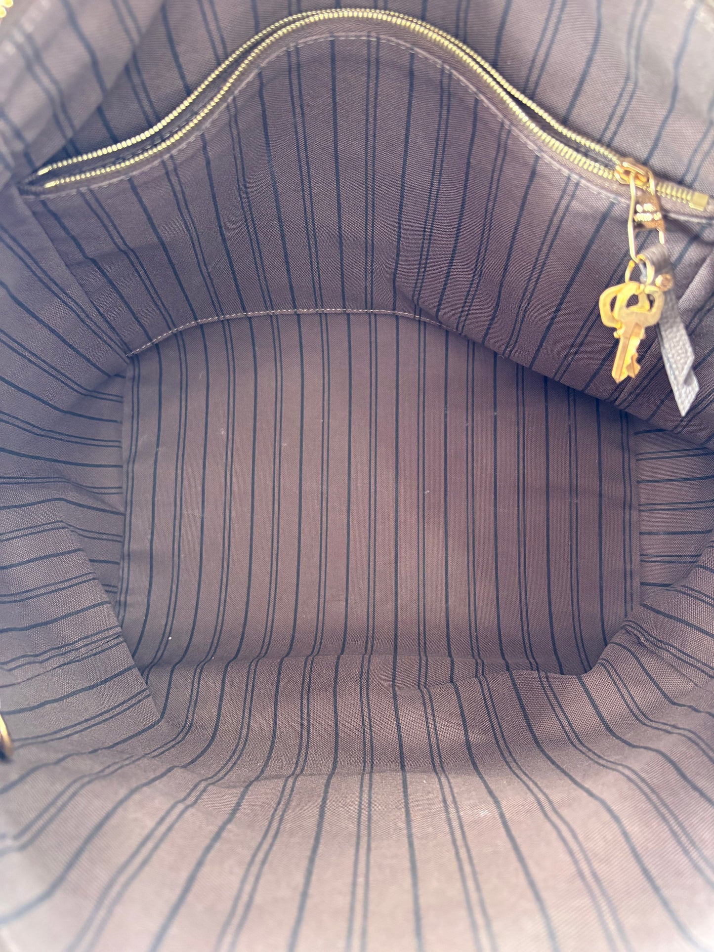 201772 - Louis Vuitton Lumineuse
