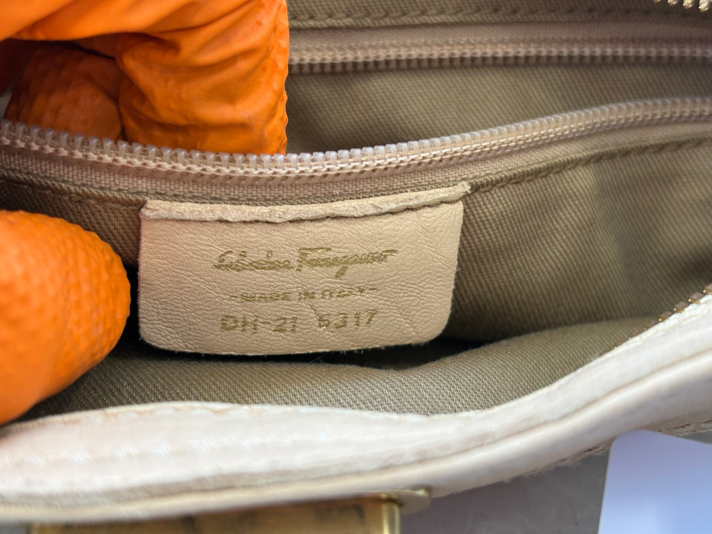 017241 - Salvatore Ferragamo Beige