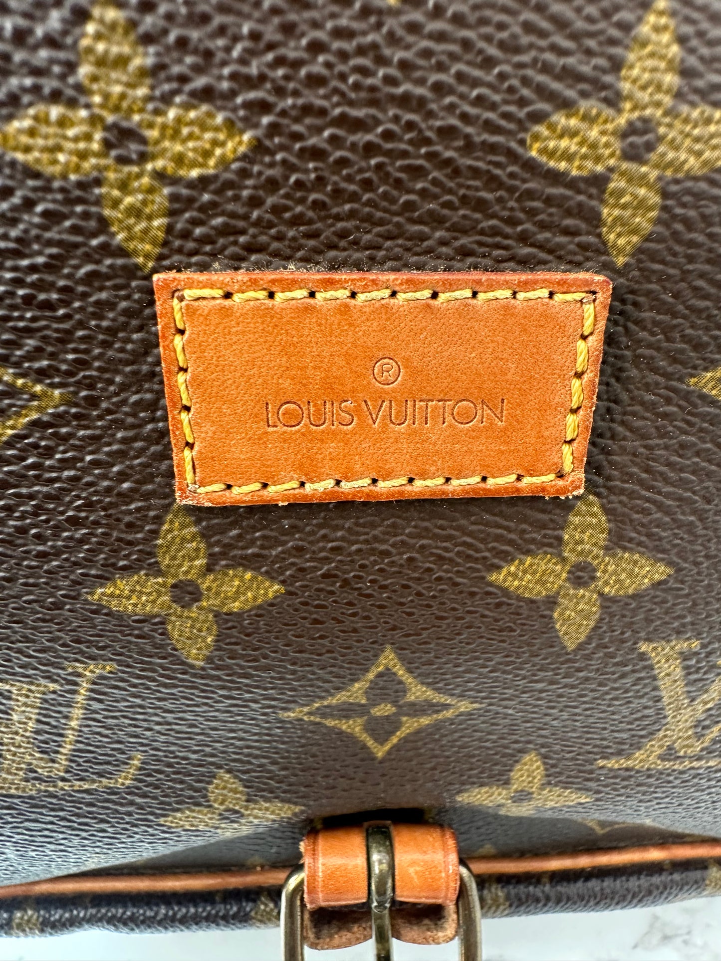 Louis Vuitton Saumur 30