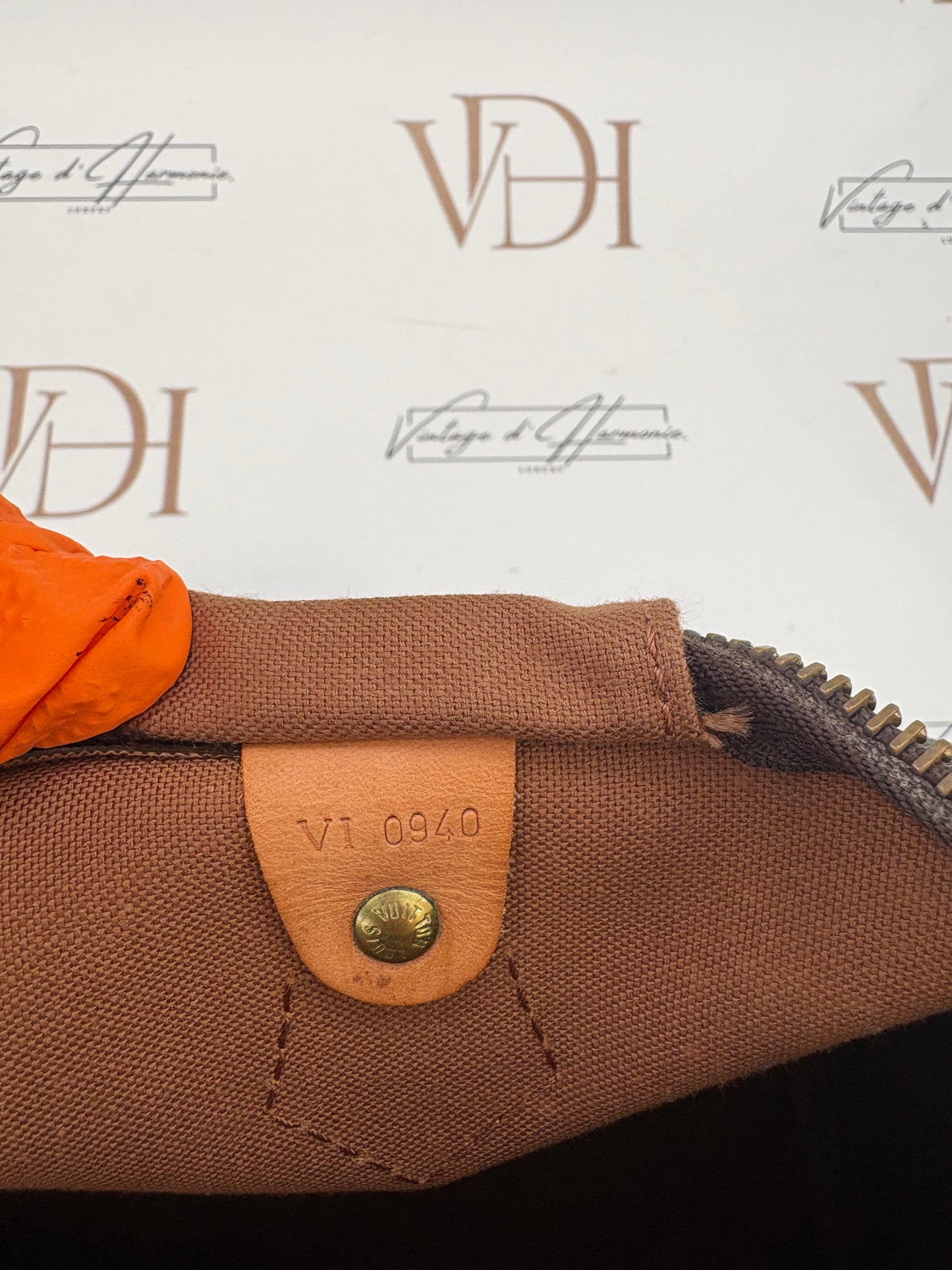 018723 - Louis Vuitton Speedy 30