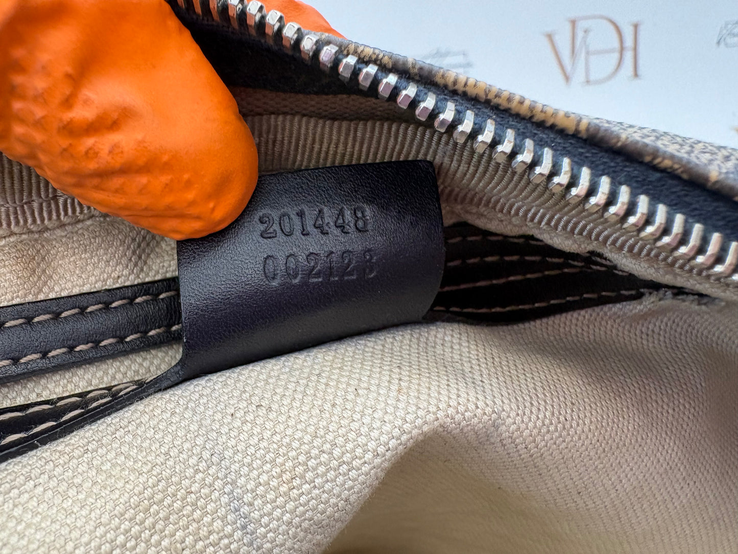 383243 - Gucci GG Supreme