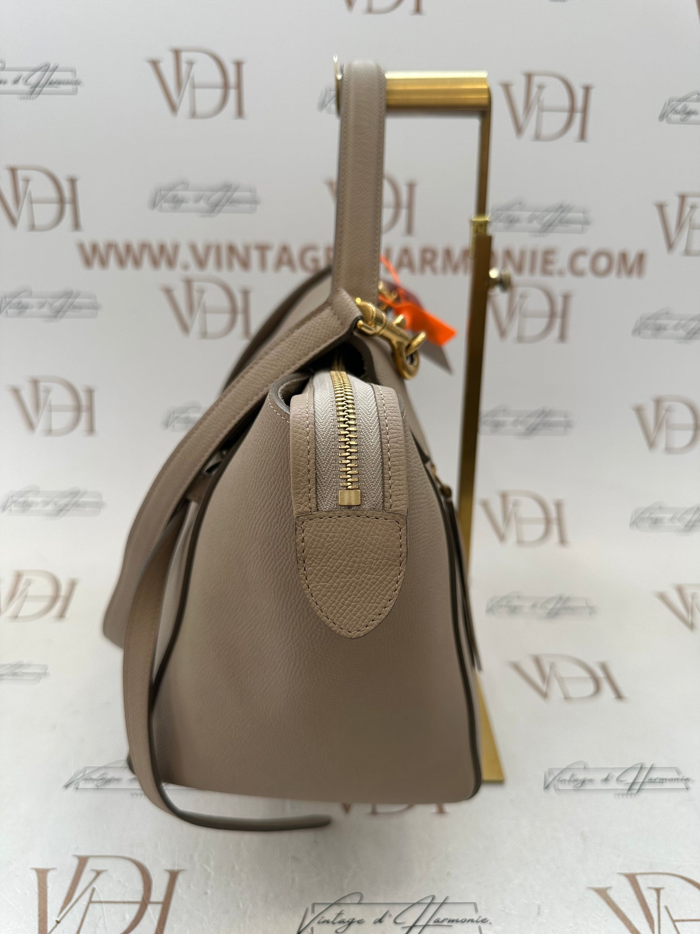 384117 - Céline Belt
