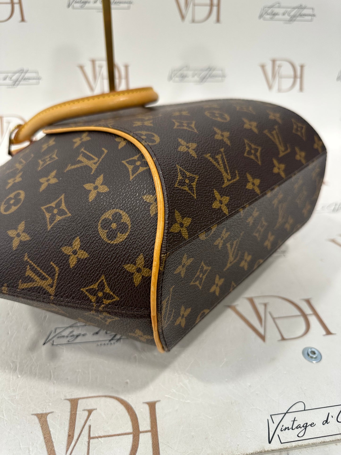 018741 - Louis Vuitton Ellipse MM
