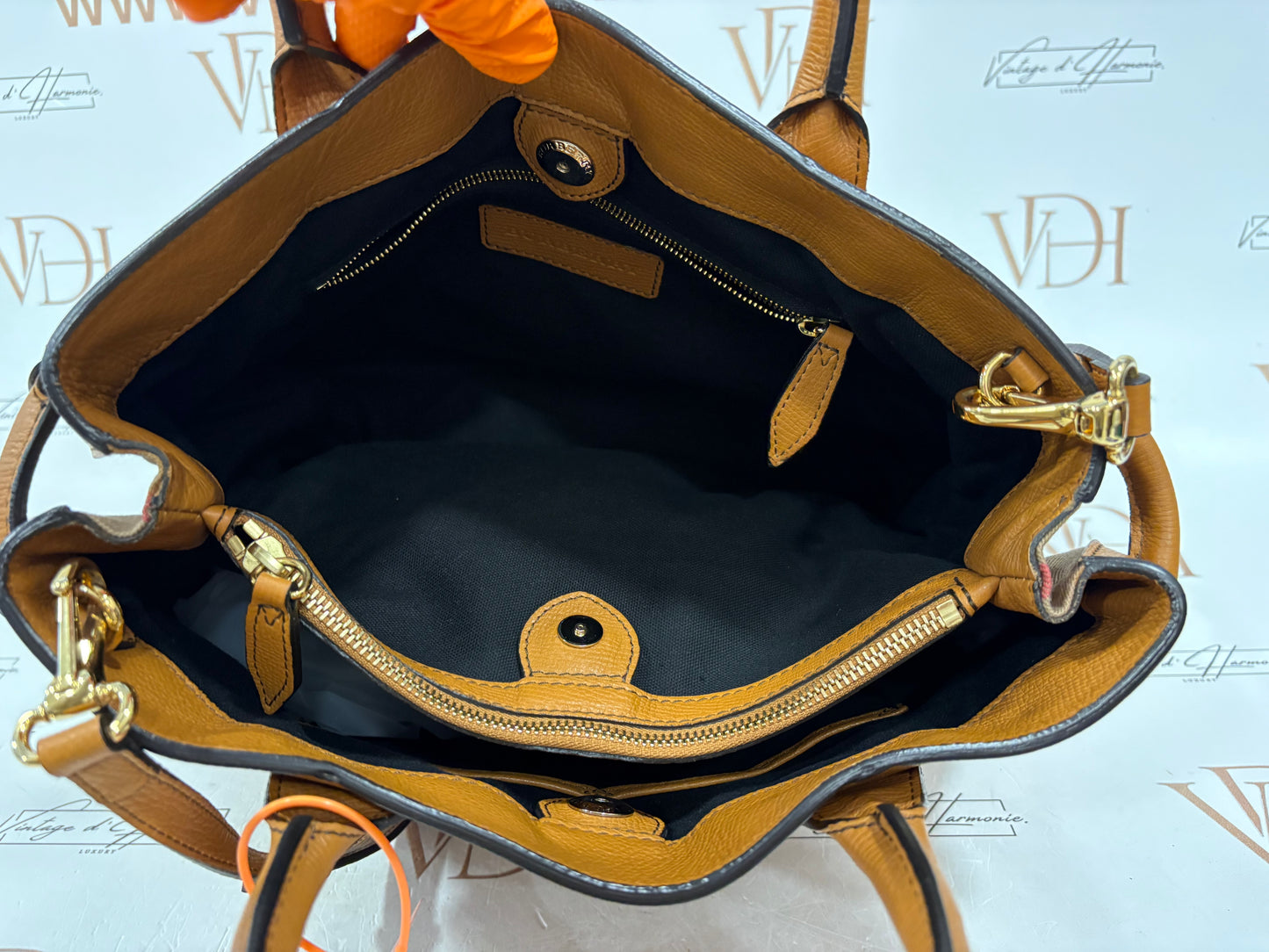 383363 - Burberry The Banner