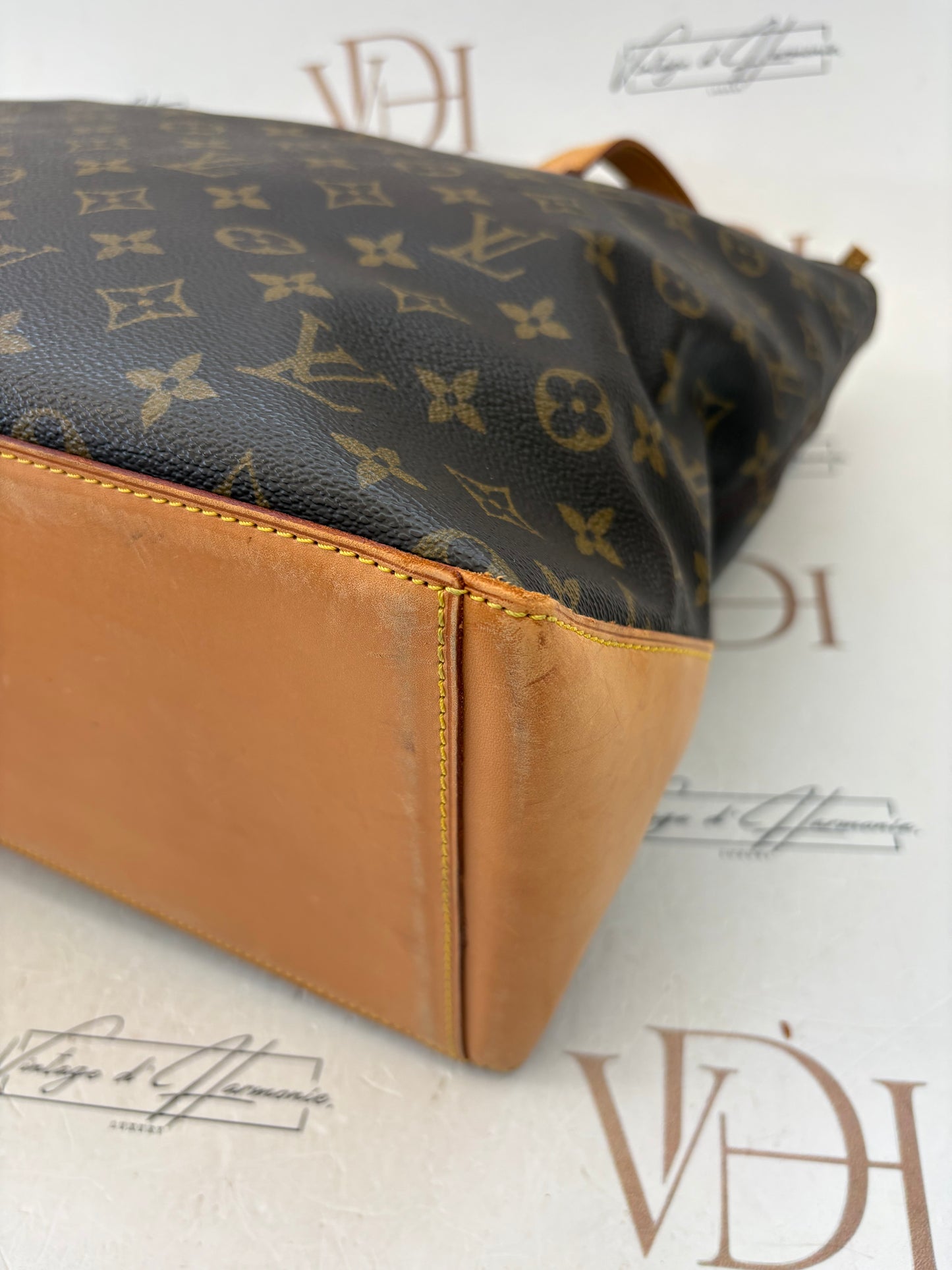 018104 - Louis Vuitton Cabas Mezzo