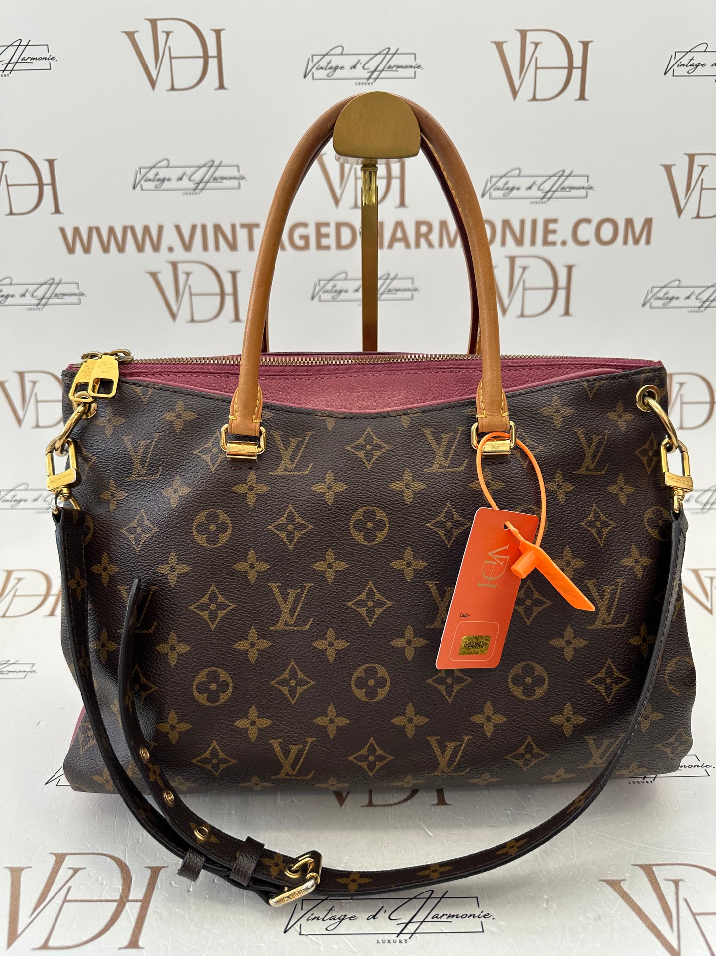 382943 - Louis Vuitton Pallas