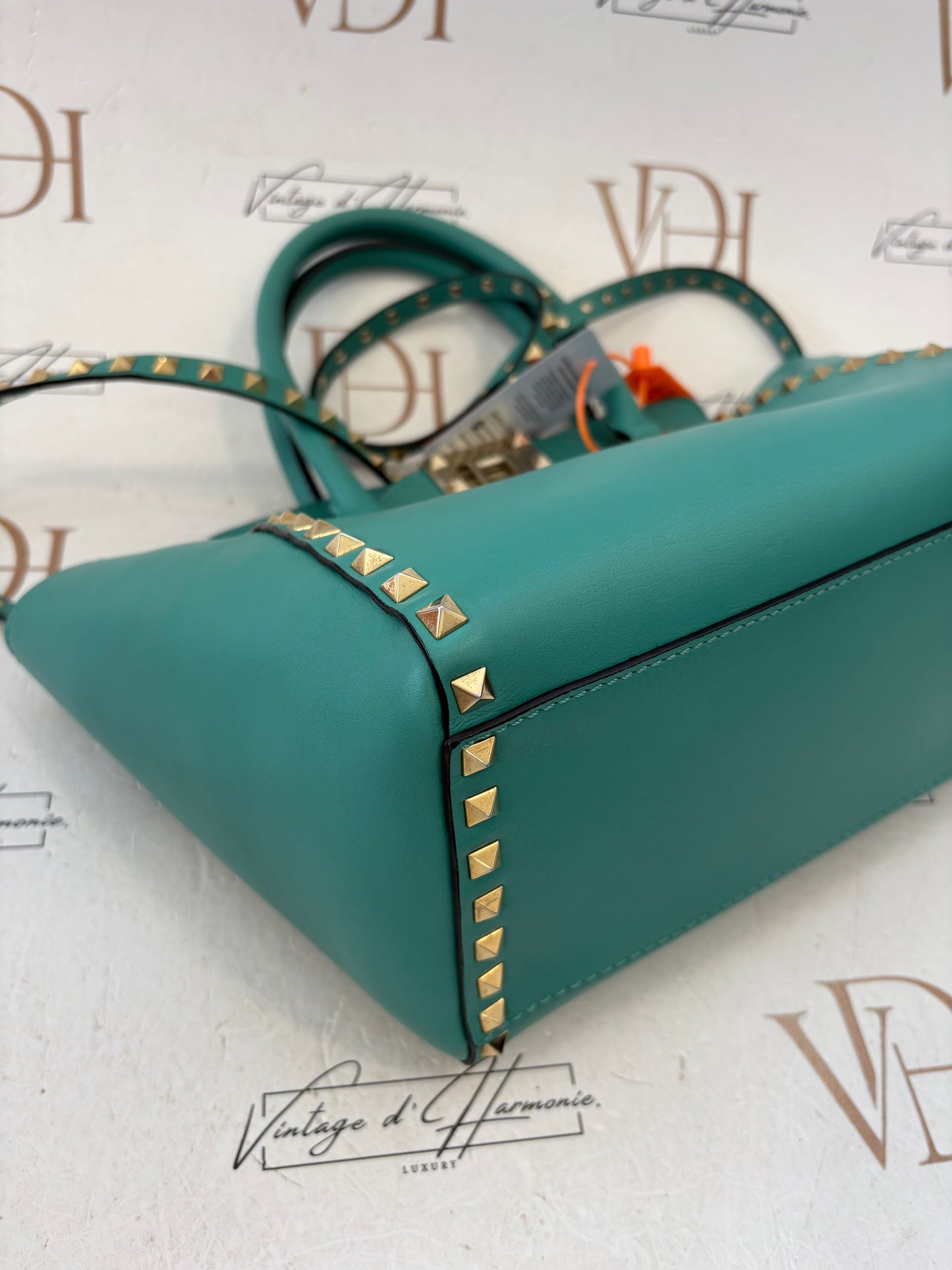 201117 - Valentino Rockstud