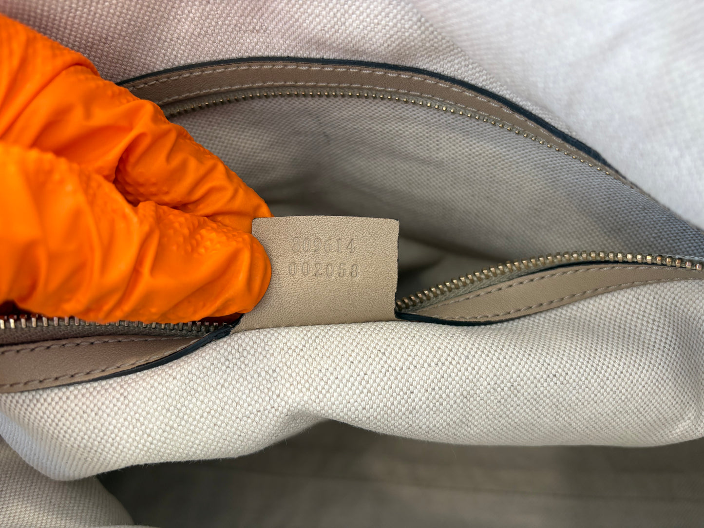 383472 - Gucci GG Supreme