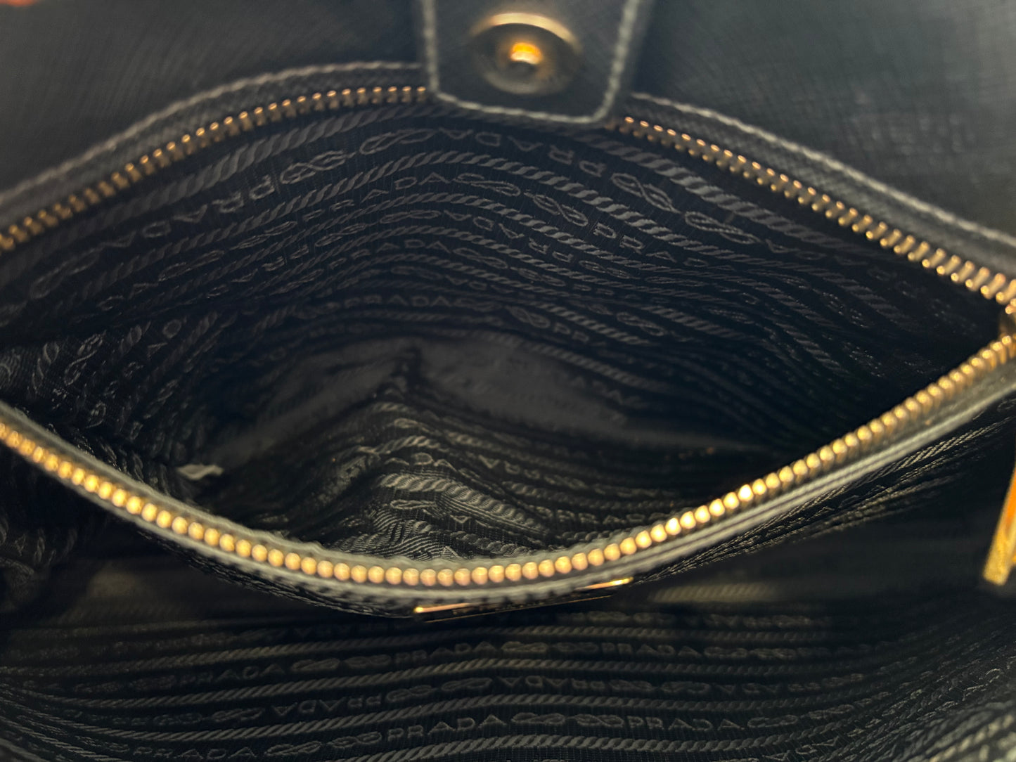 383698 - Prada Galleria Black