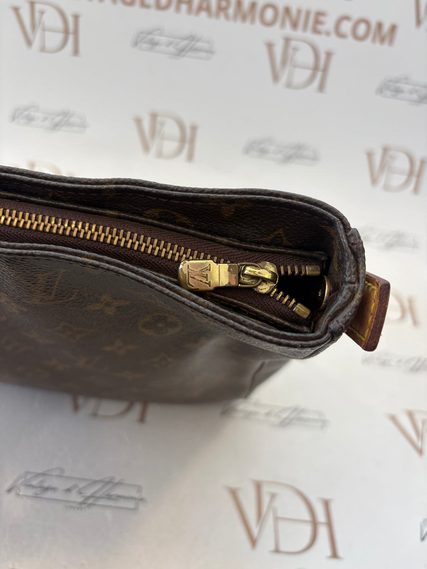 018942 - Louis Vuitton Looping GM
