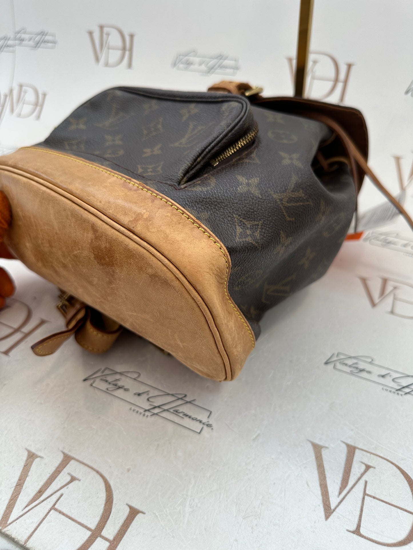 018721 - Louis Vuitton Montsouris MM