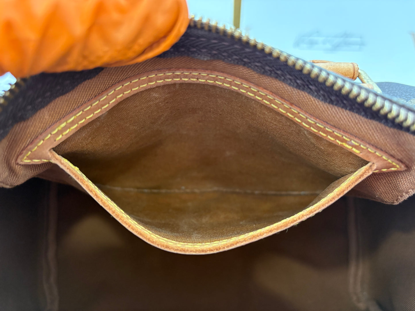 018244 - Louis Vuitton Speedy 25