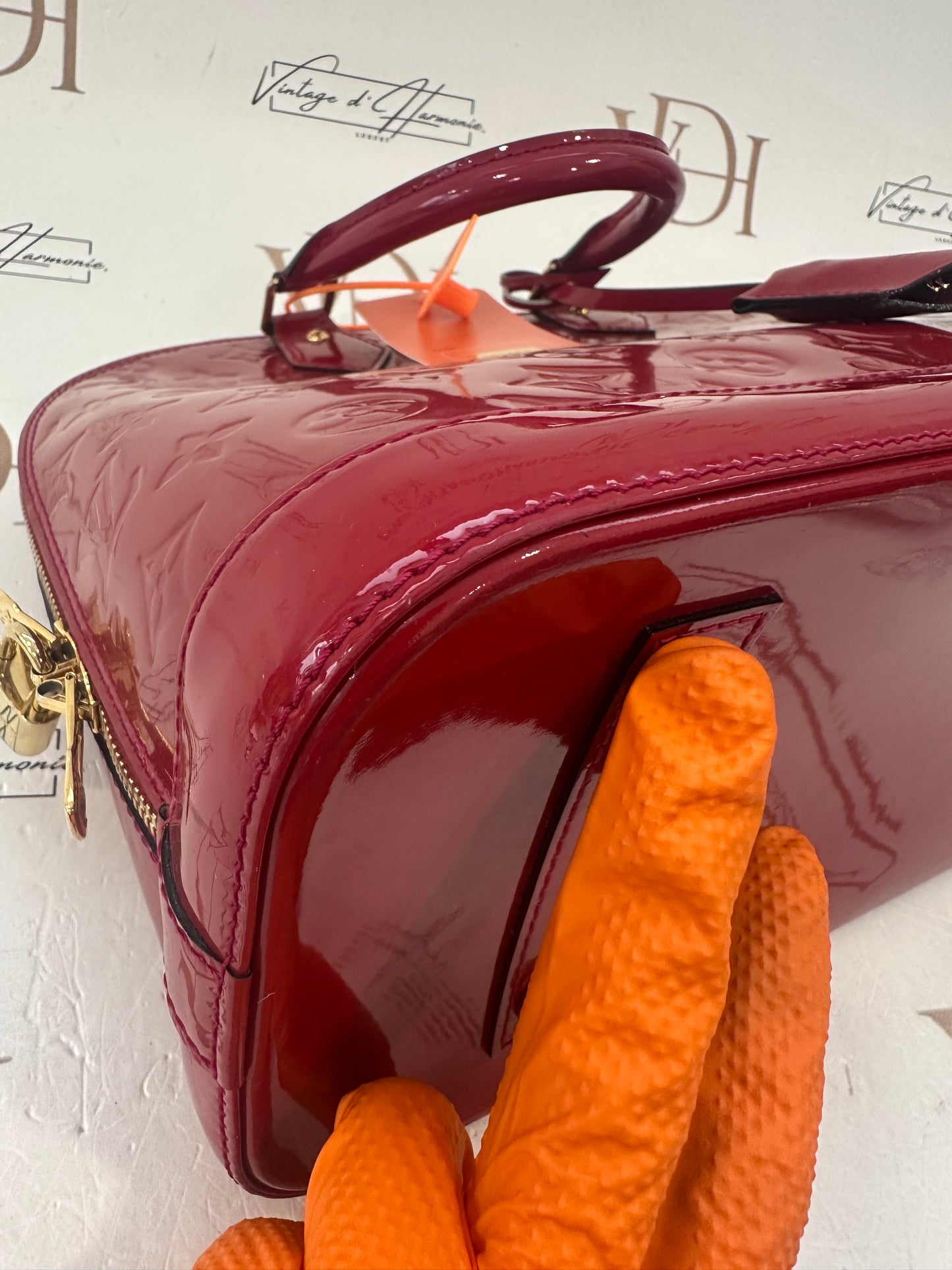 382863 - Louis Vuitton Alma Vernis Red