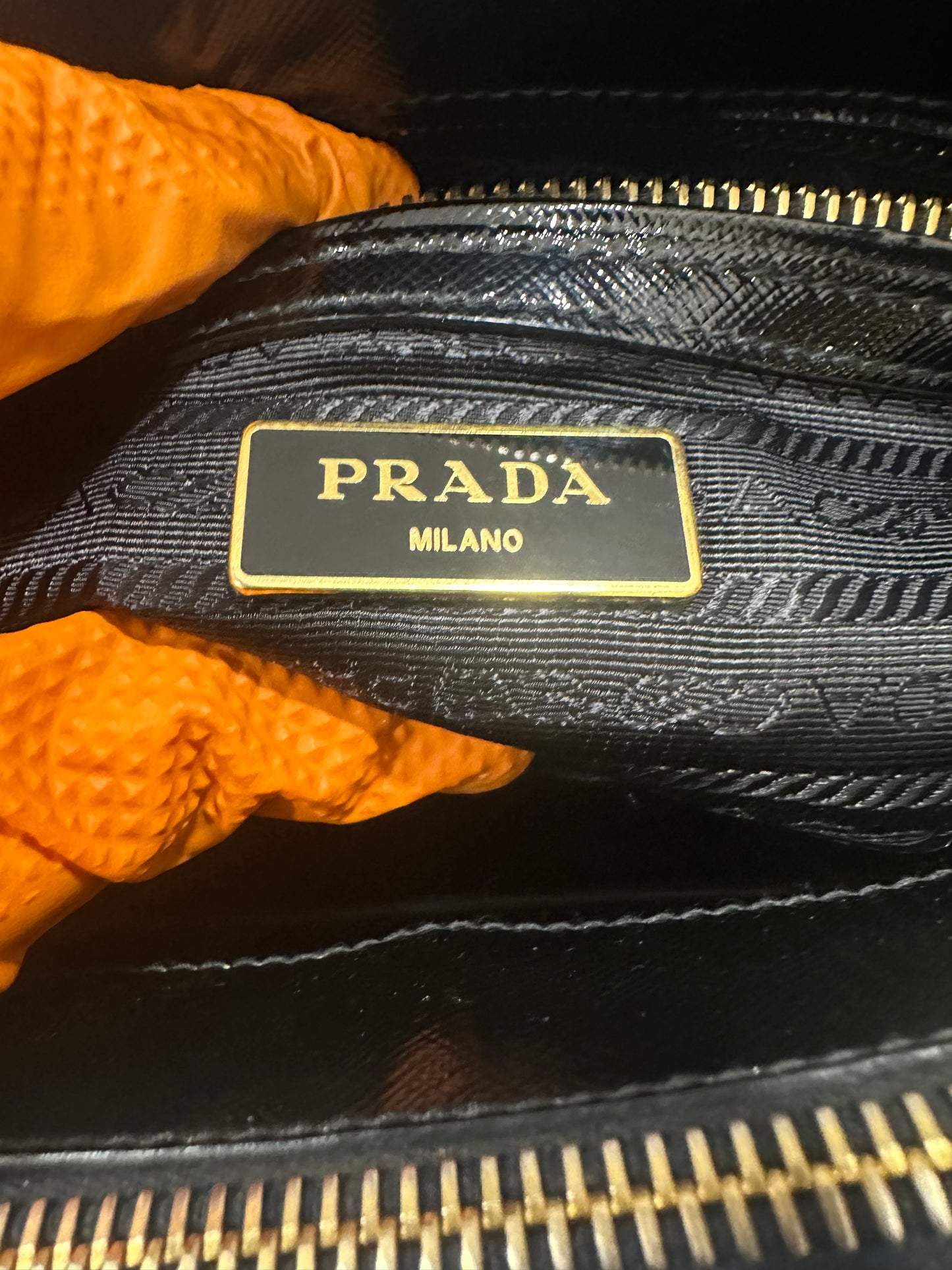 382946 - Prada Galleria Black