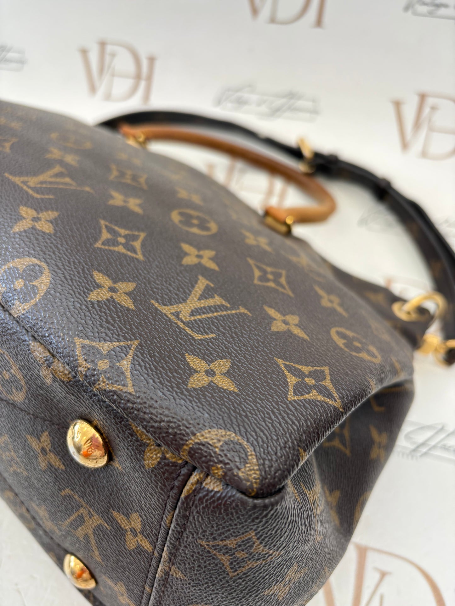 384162 - LV pallas