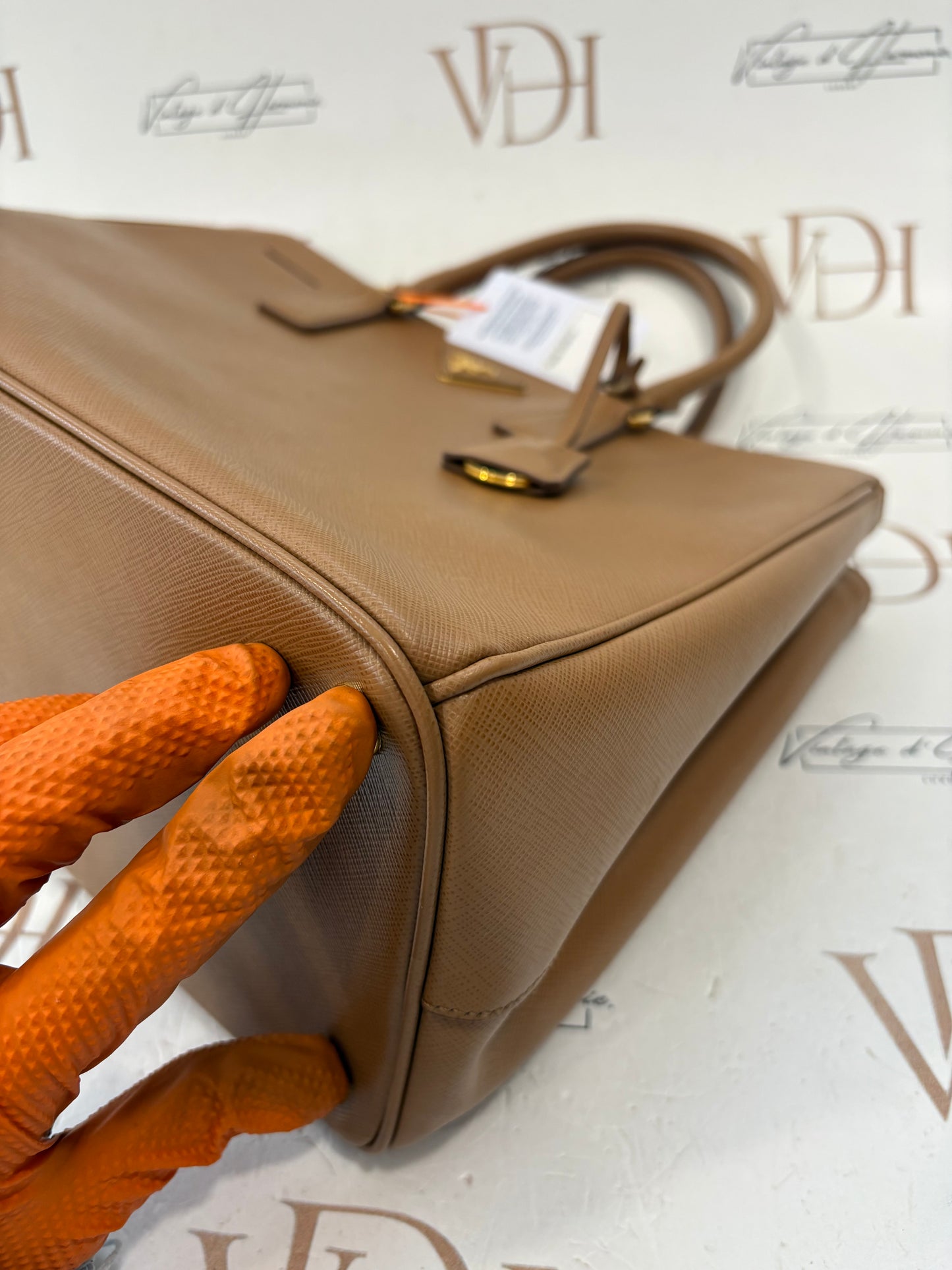 384302 - Prada Galleria