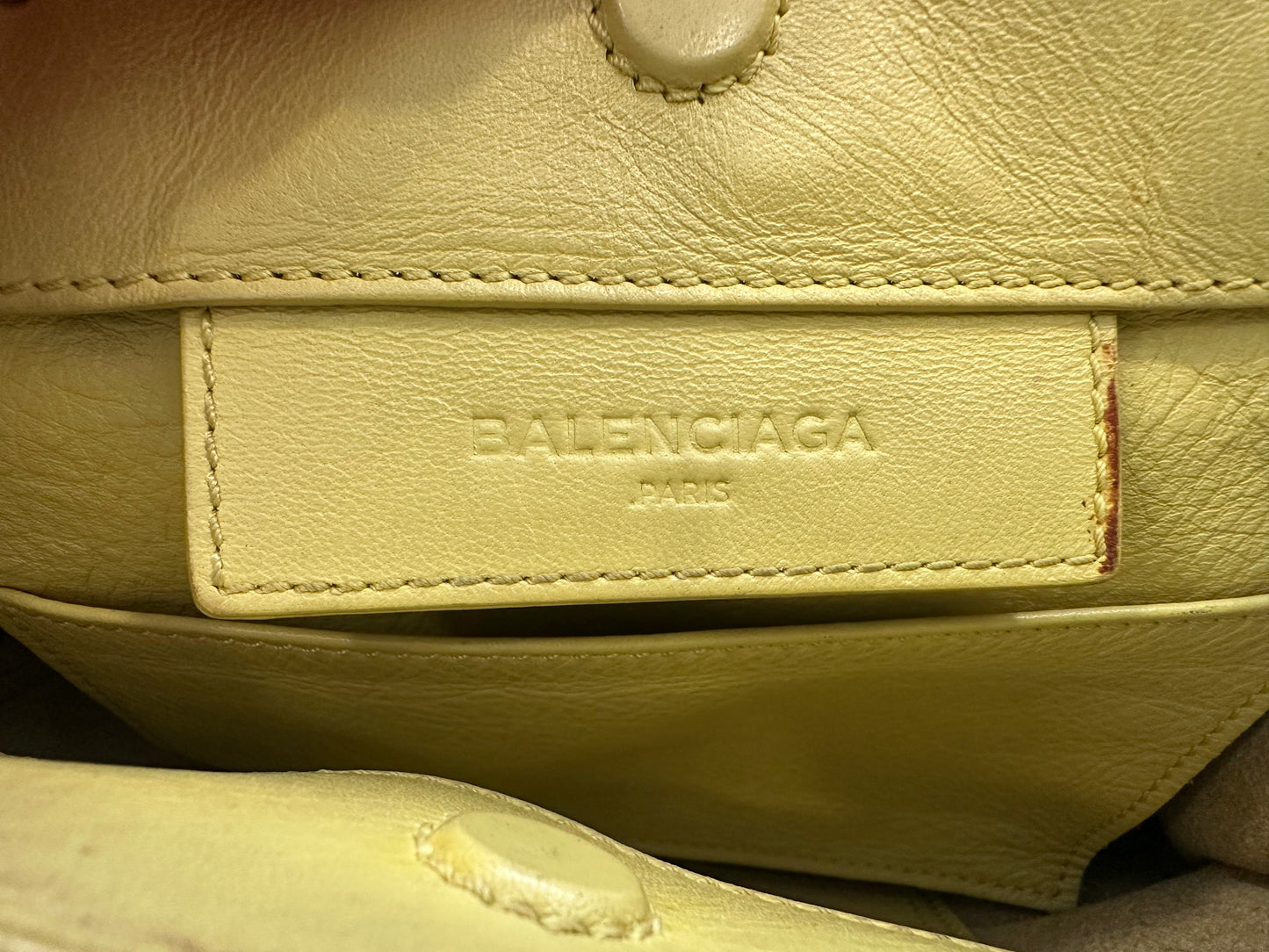 382325 -Balenciaga Papier