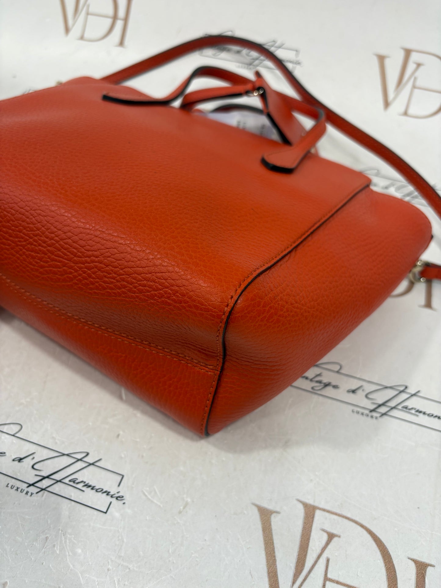 384026 - Gucci Swing