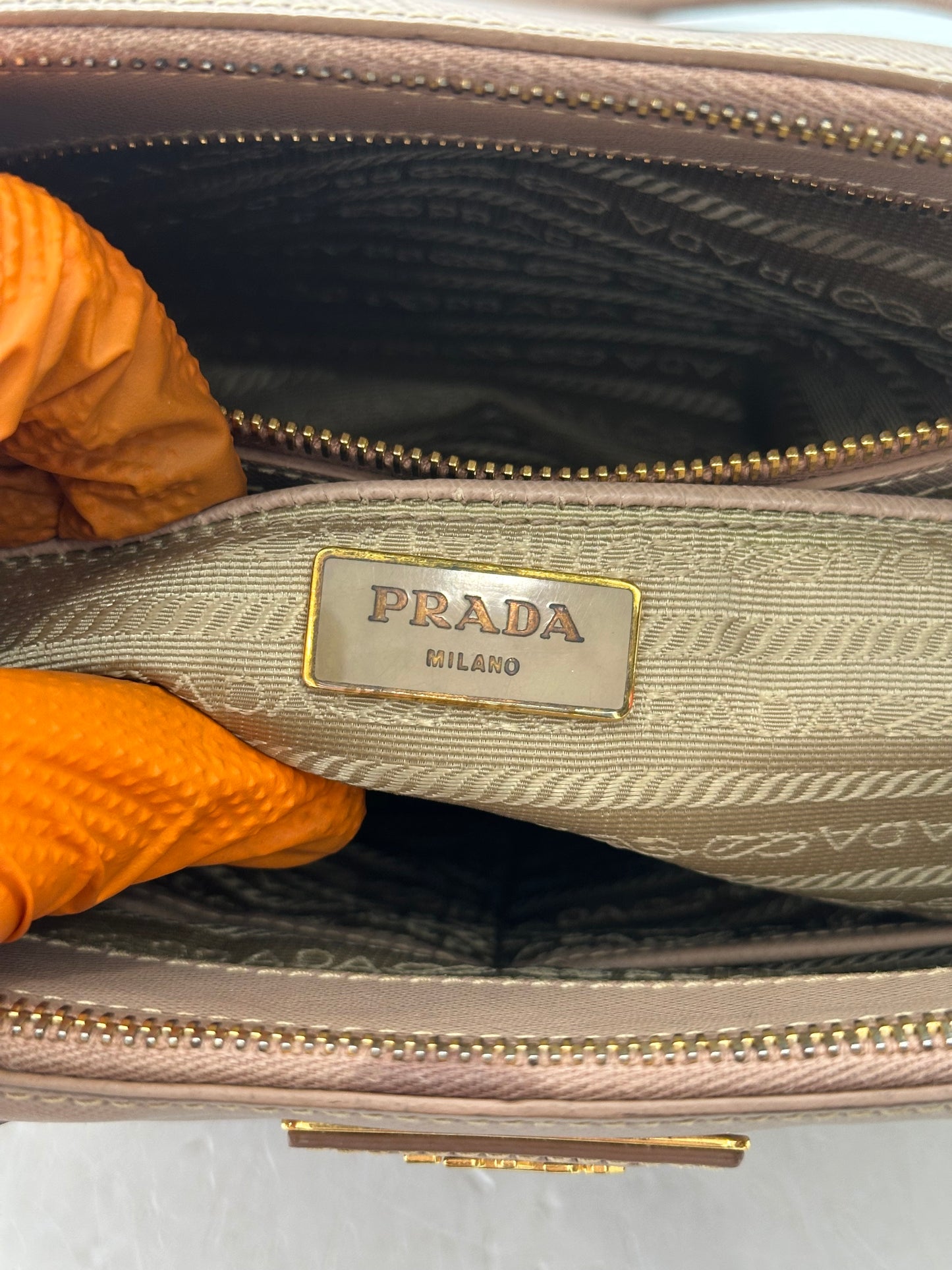 384301 - Prada Galleria