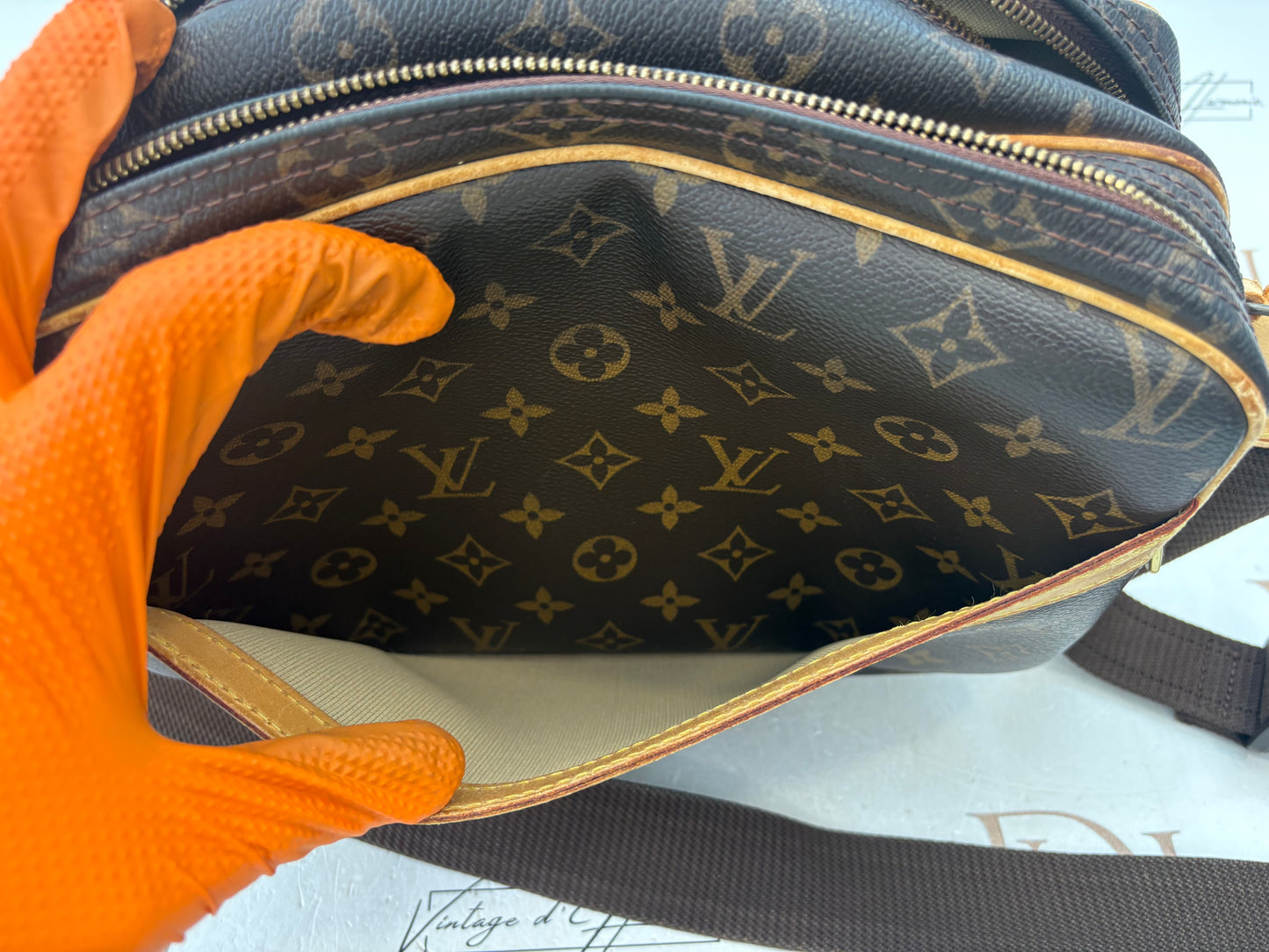 018692 - Louis Vuitton Reporter PM