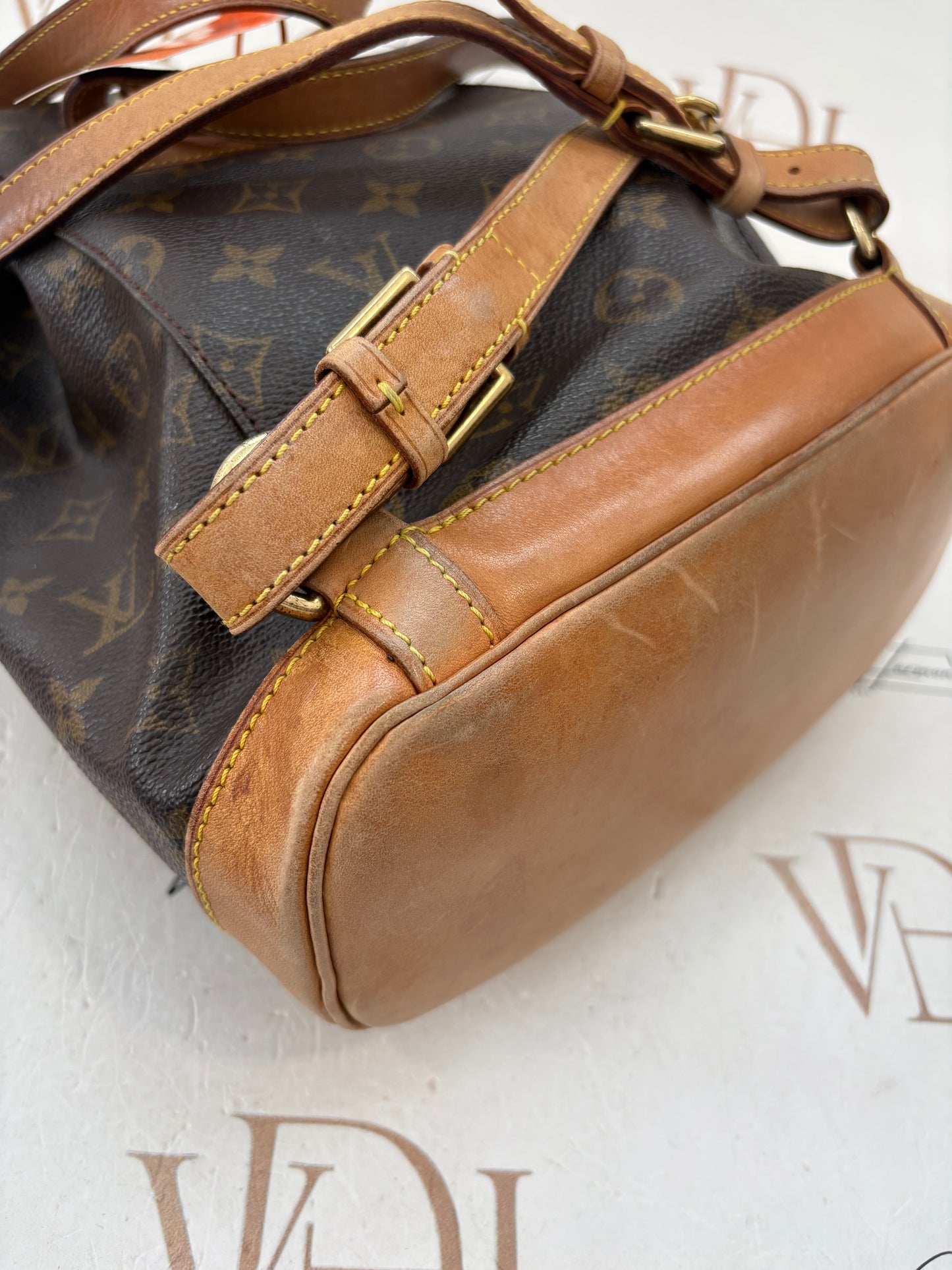 018879 - Louis Vuitton Montsouris MM