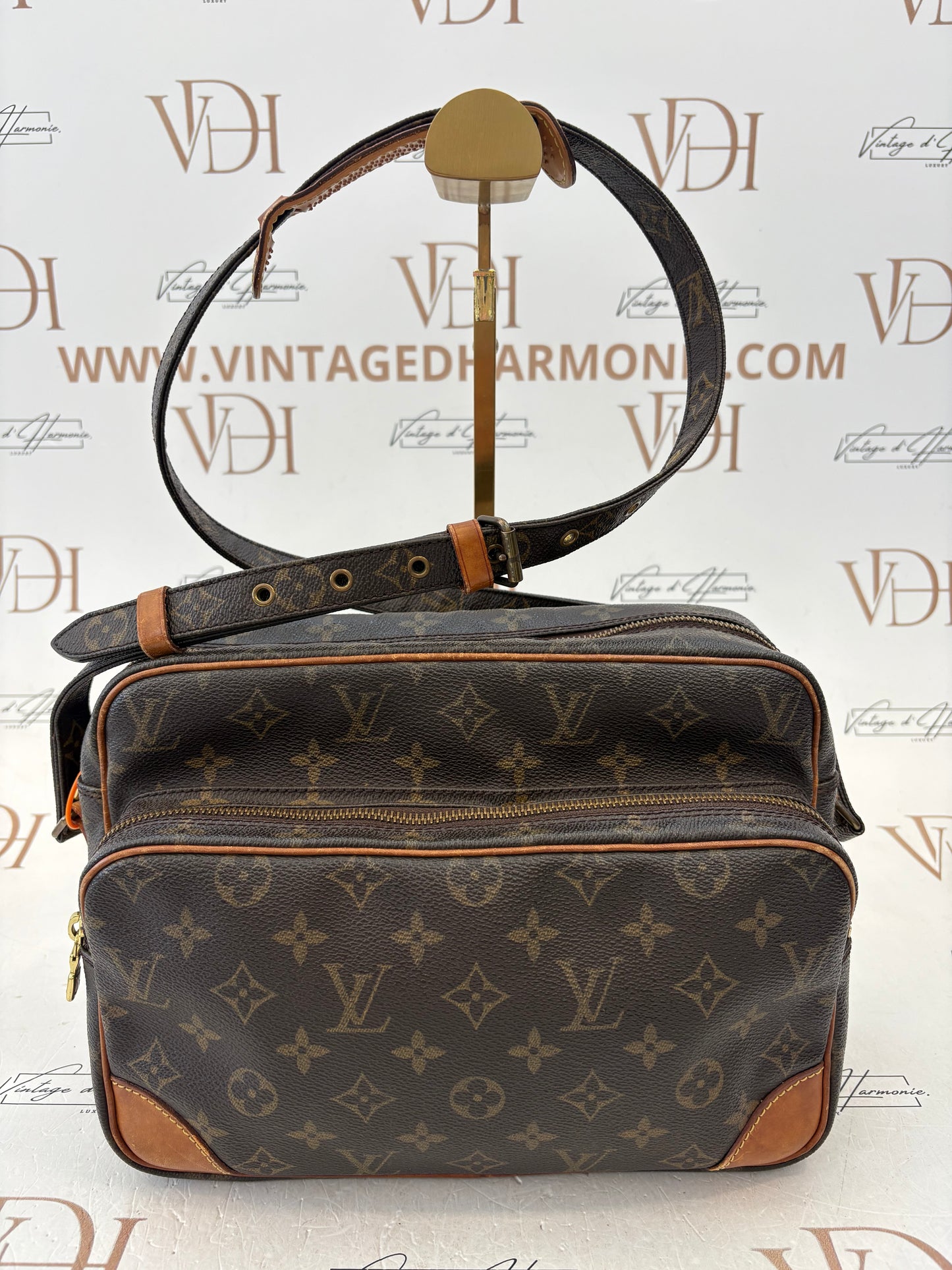 018197 - Louis Vuitton Nile