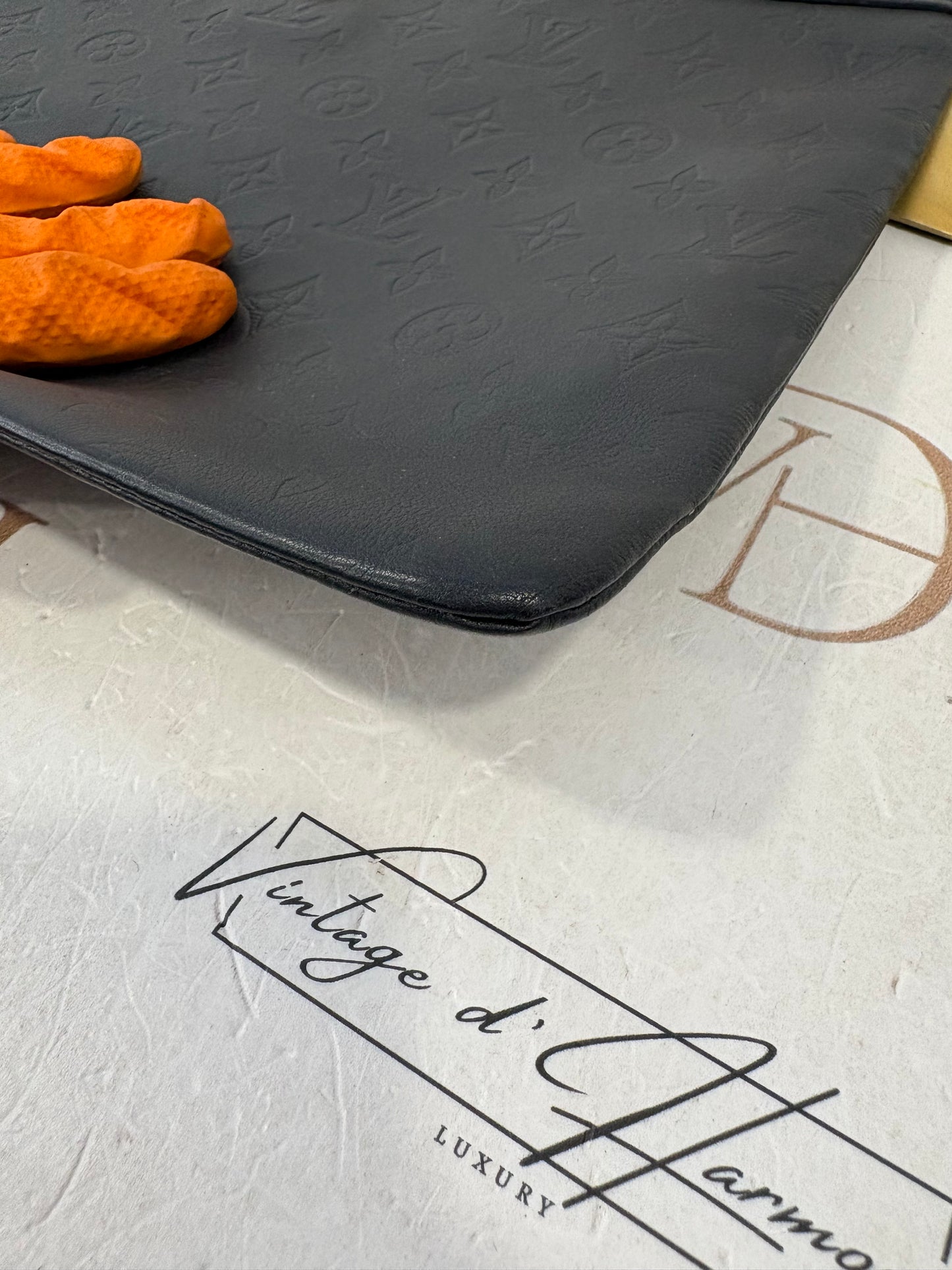 382874 - Louis Vuitton Discovery Pochette