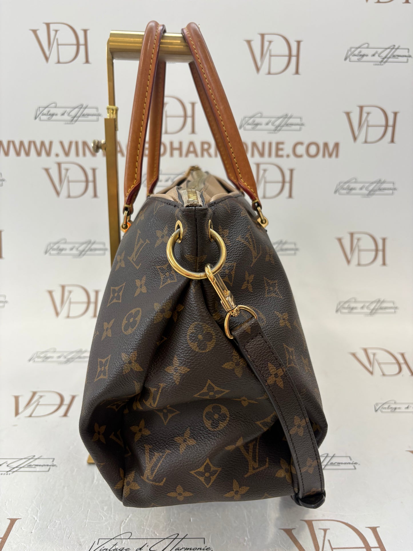 382944 - Louis Vuitton Pallas