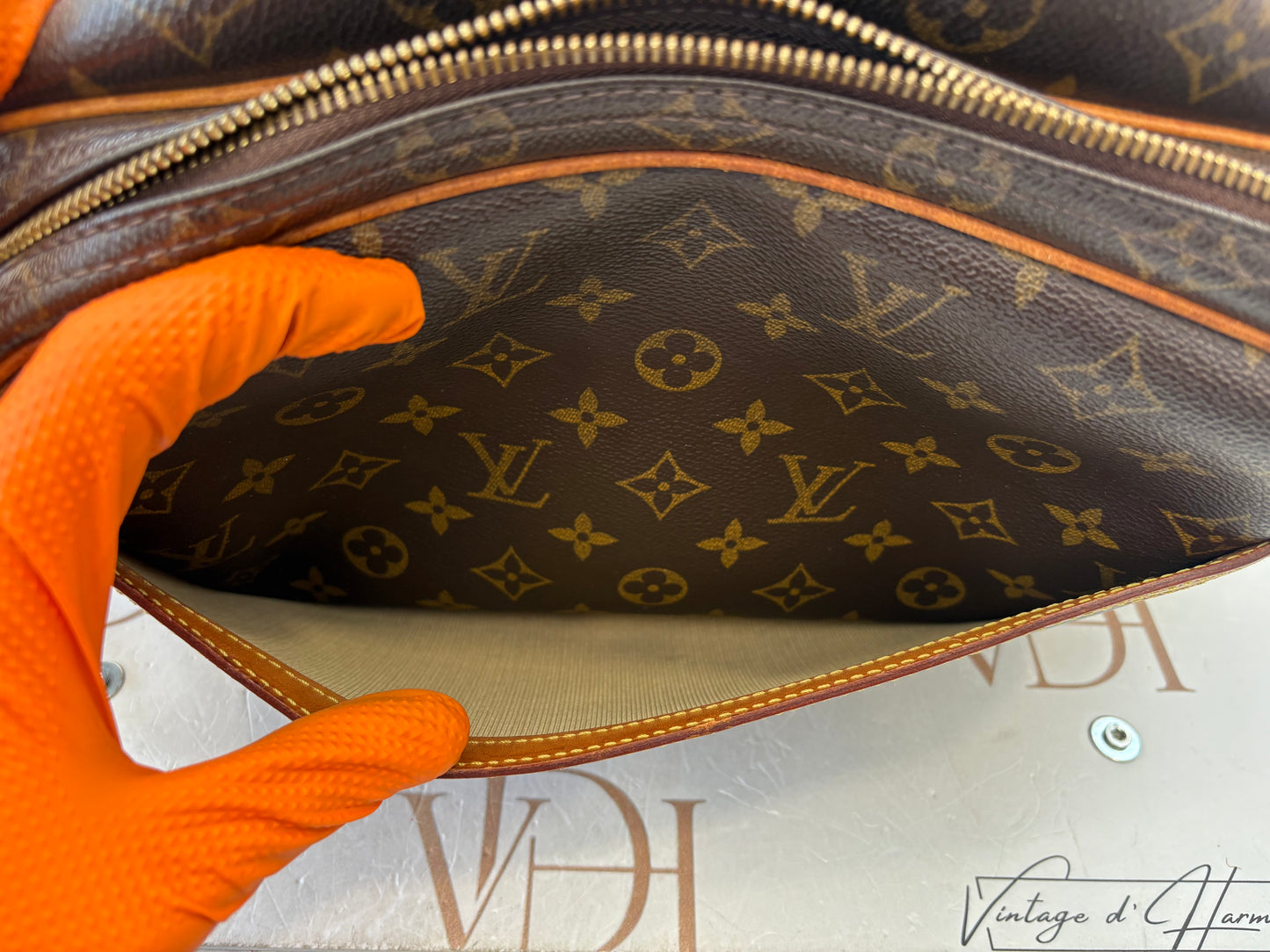 018947 - Louis Vuitton Reporter PM