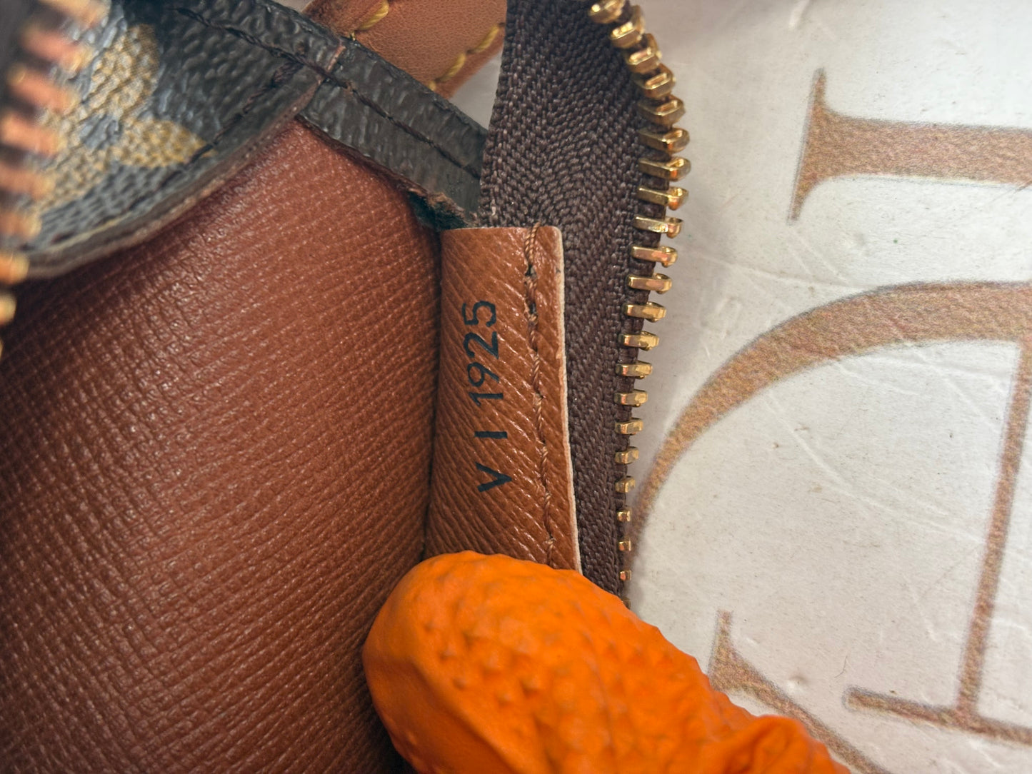 018811 - Louis Vuitton Babylone