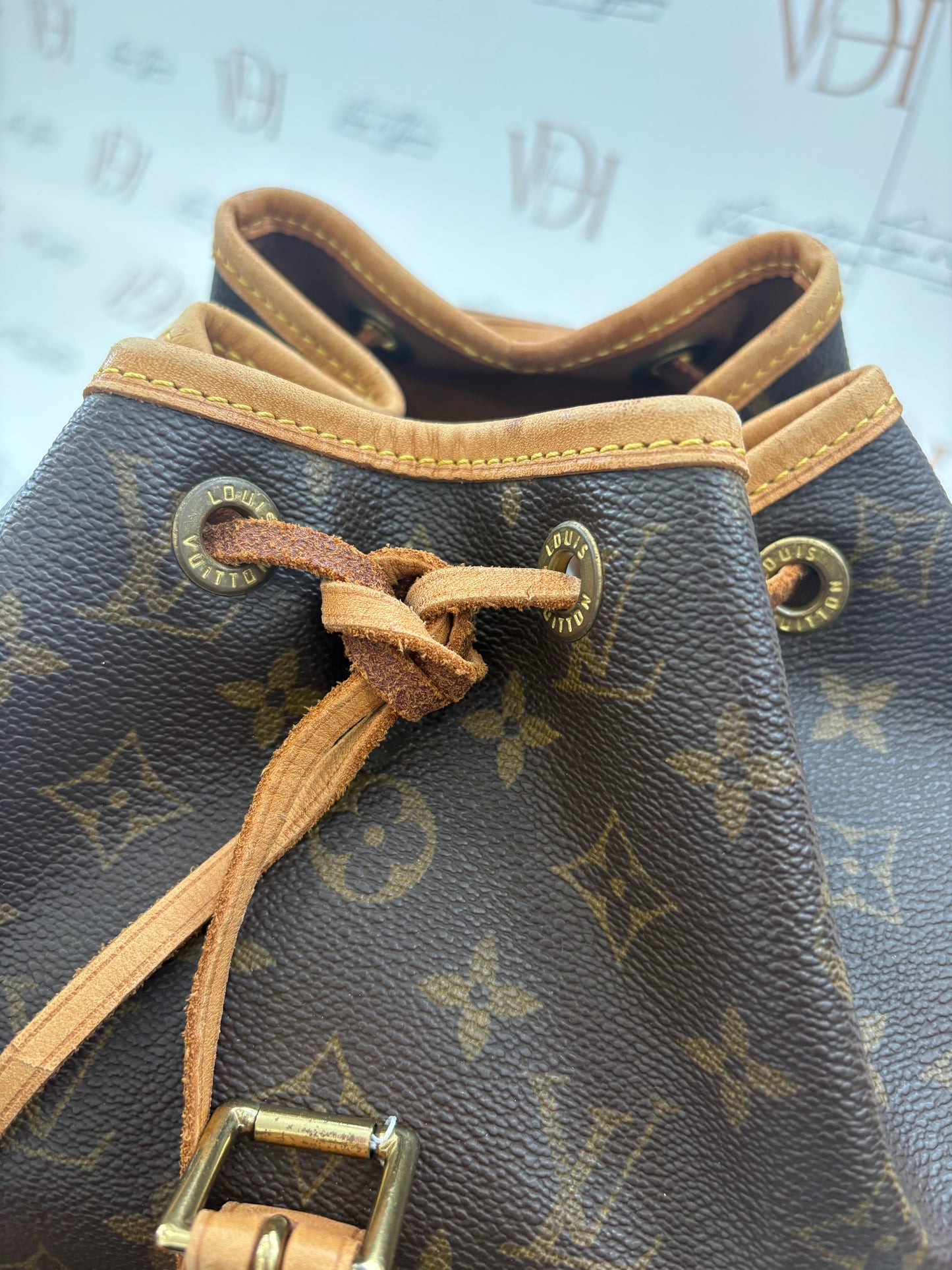 018056 - Louis Vuitton Montsouris MM