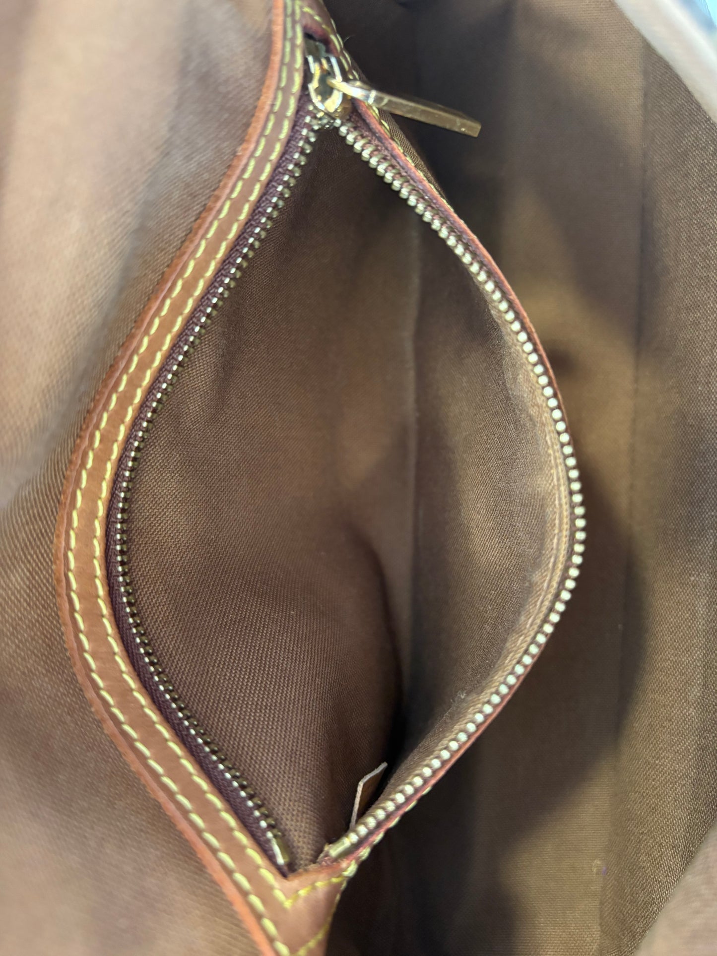 016956 - Louis Vuitton Mini Looping