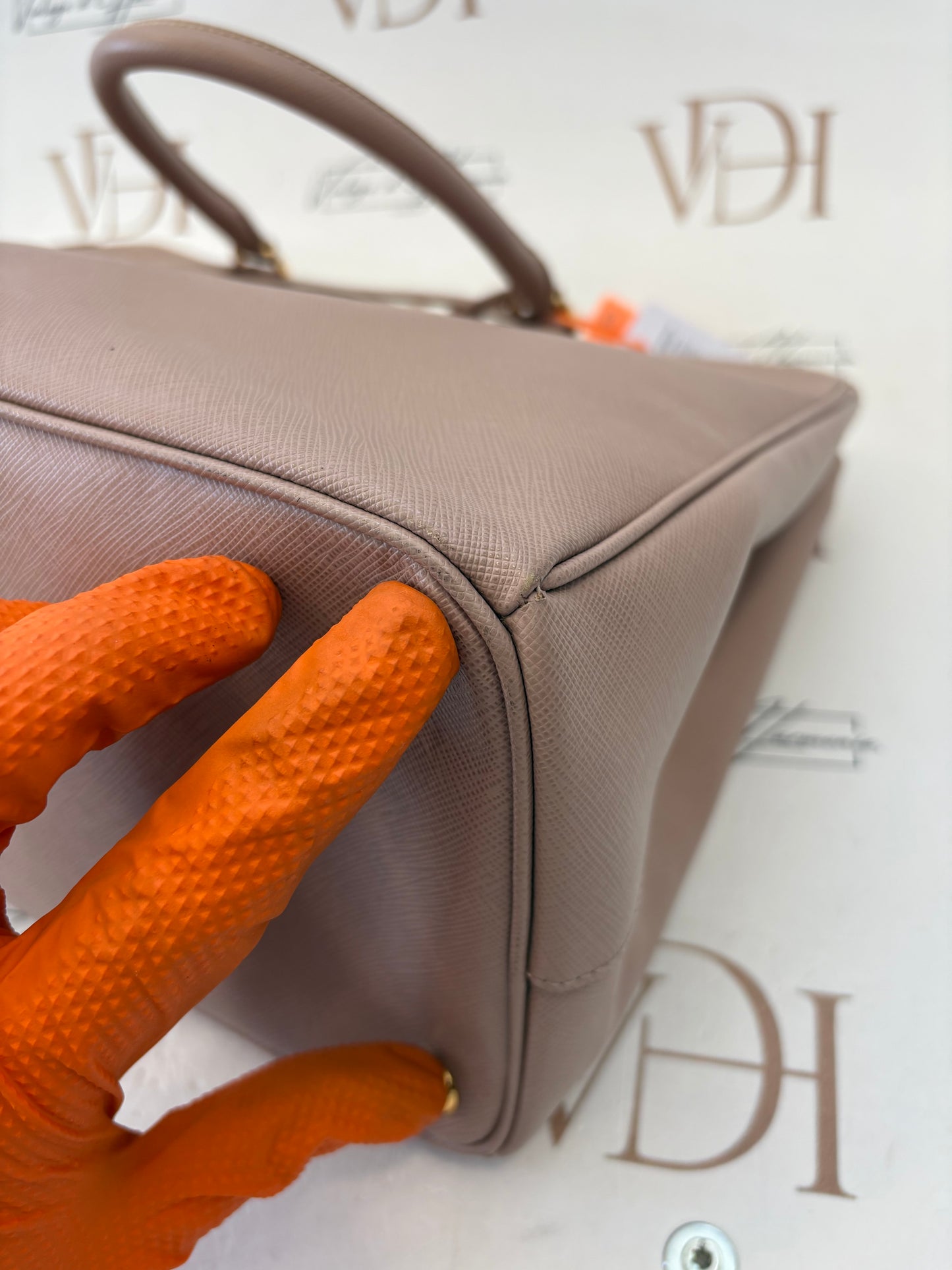 383694 - Prada Galleria