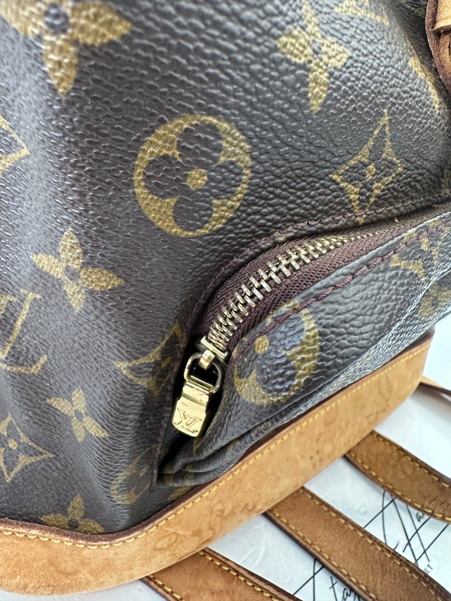 017845 - Louis Vuitton Montsouris MM