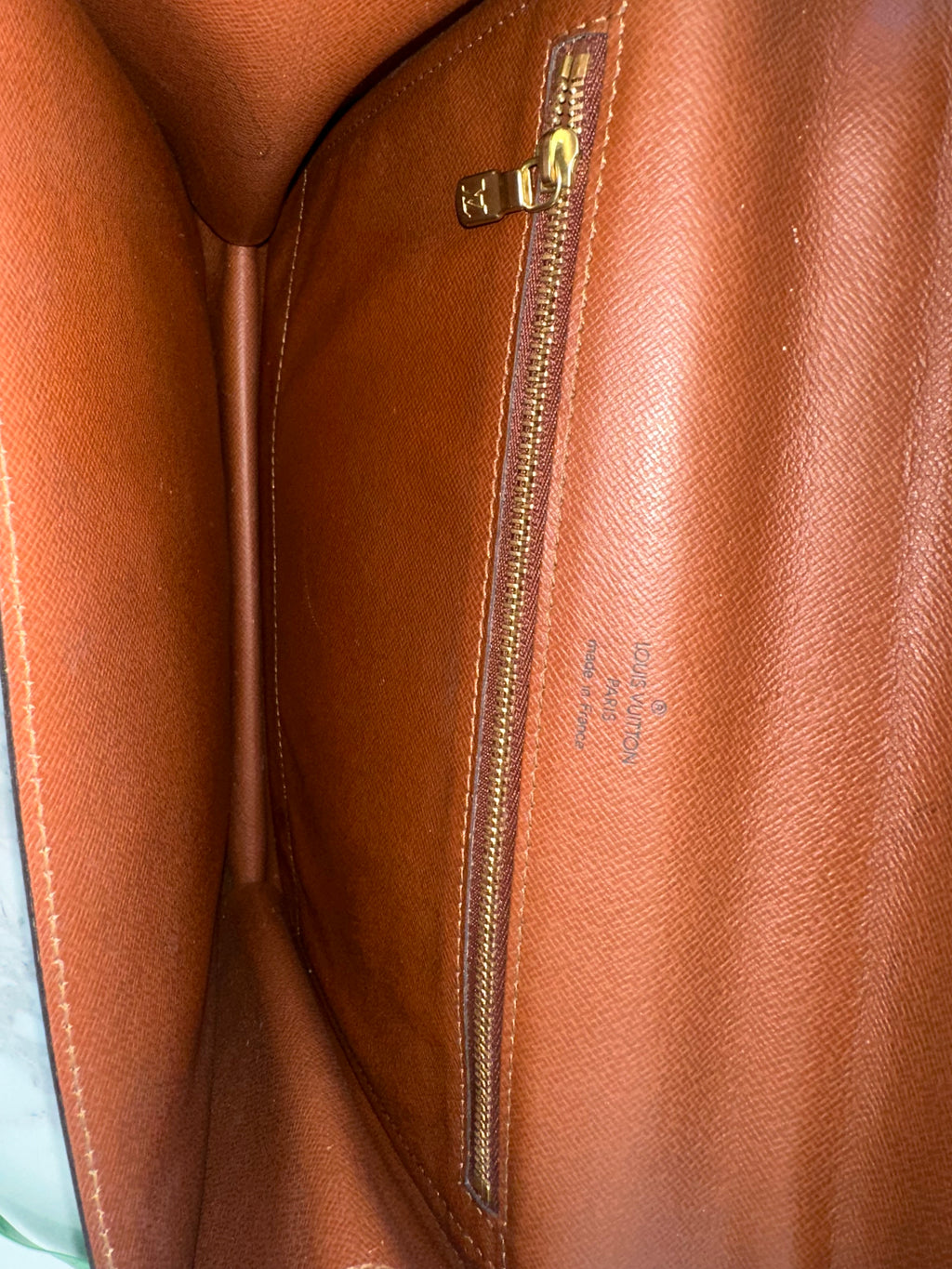 Louis Vuitton Monceau 28