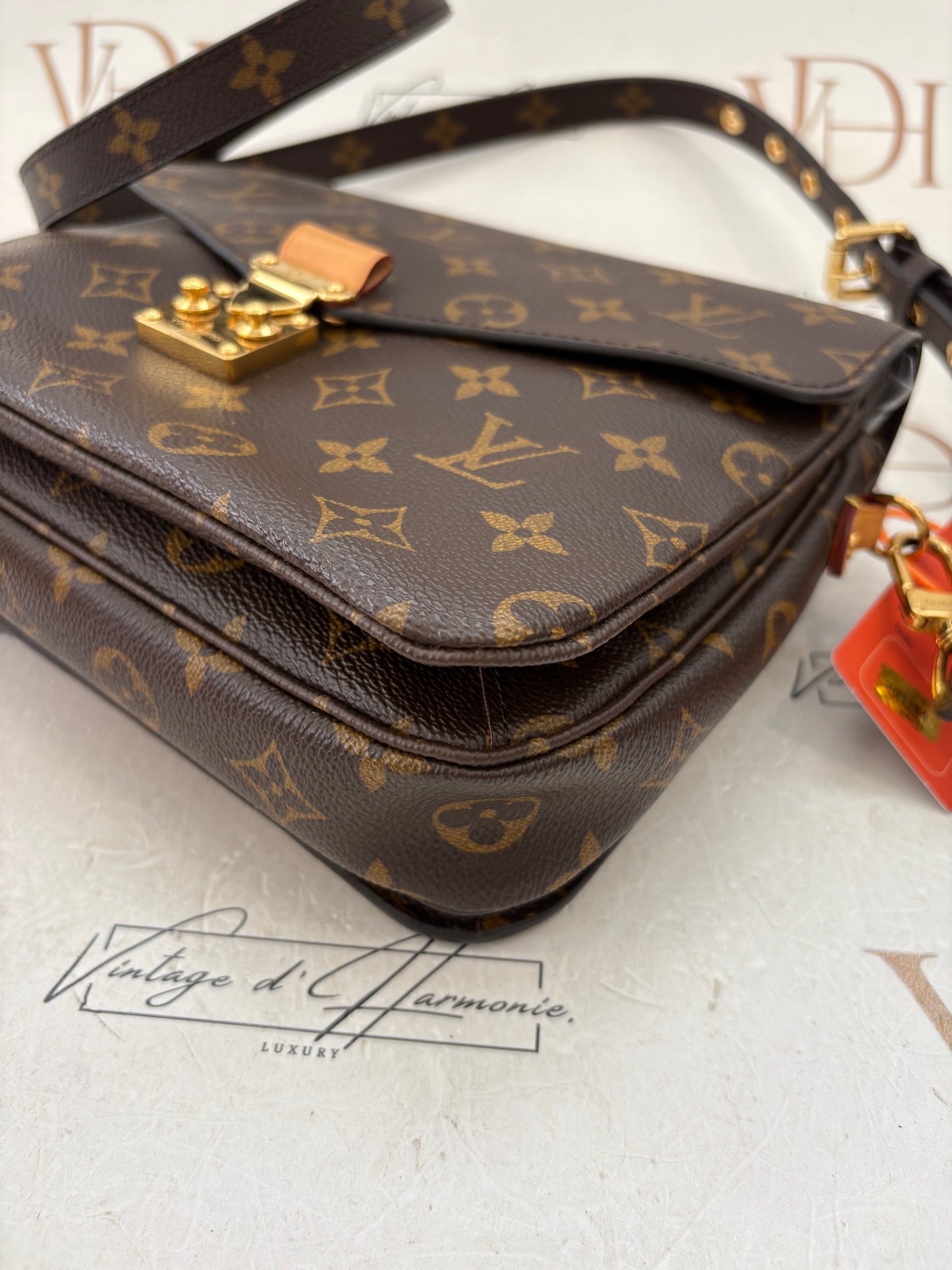 201114 - Louis Vuitton Metis