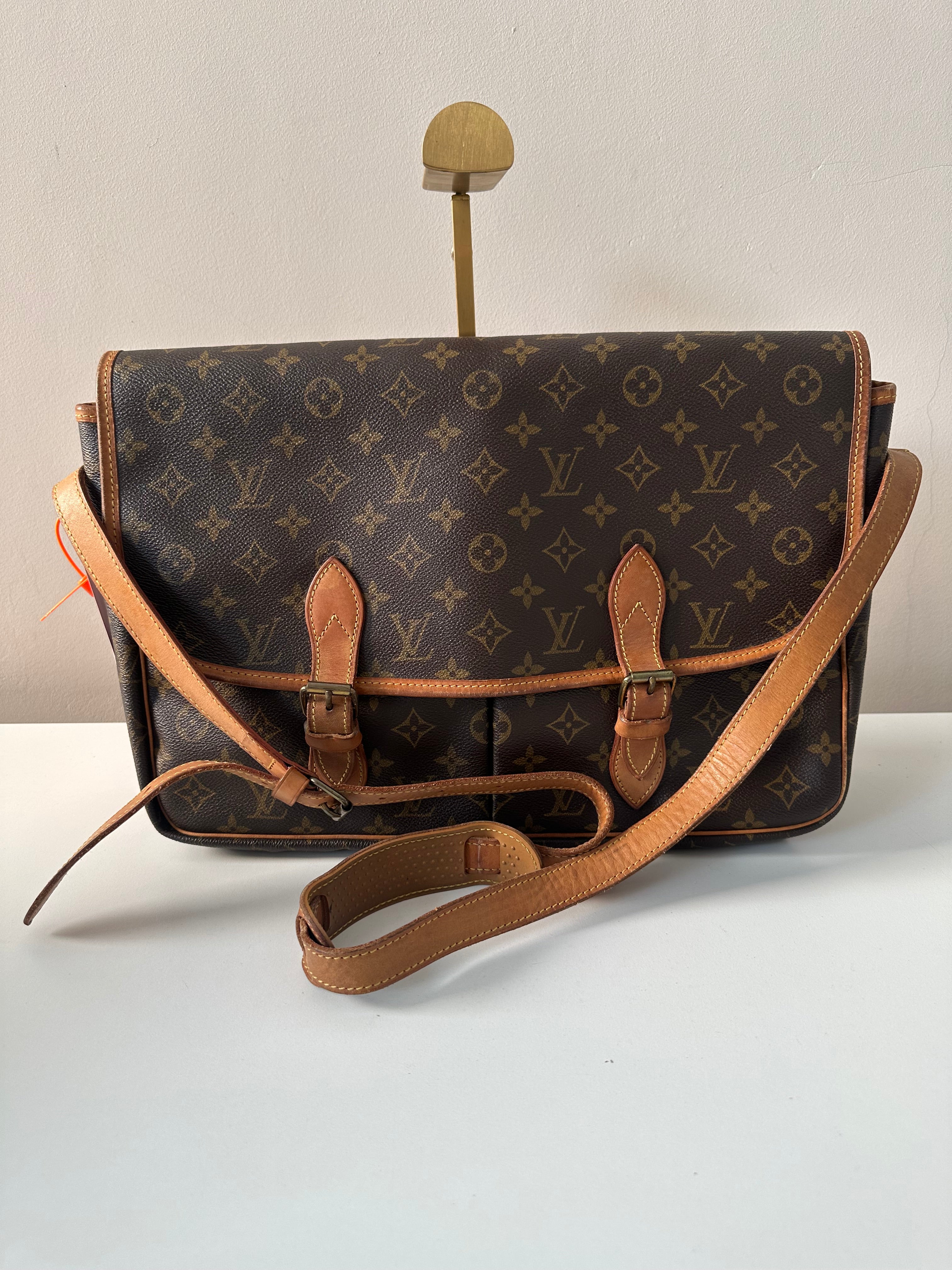 Louis Vuitton Gibeciere GM