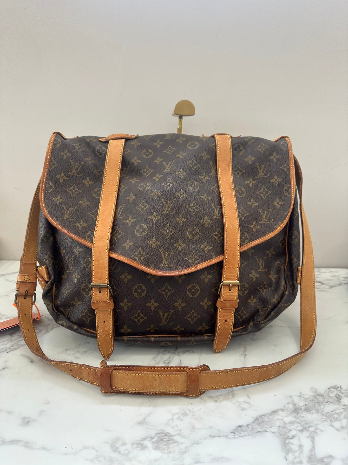 Louis Vuitton Saumur 43